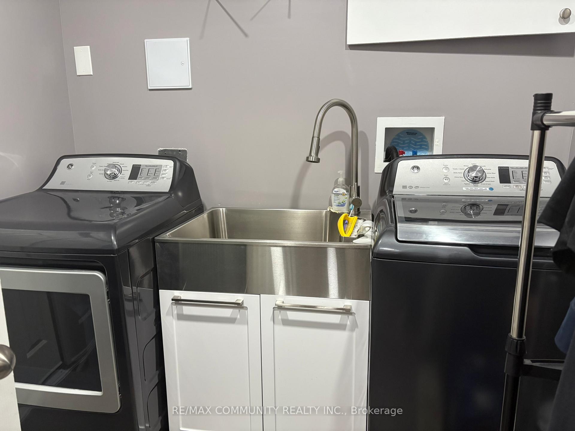 Photo 2 of 117 Millhouse Crescent, Scarborough, Rouge — HOMEH