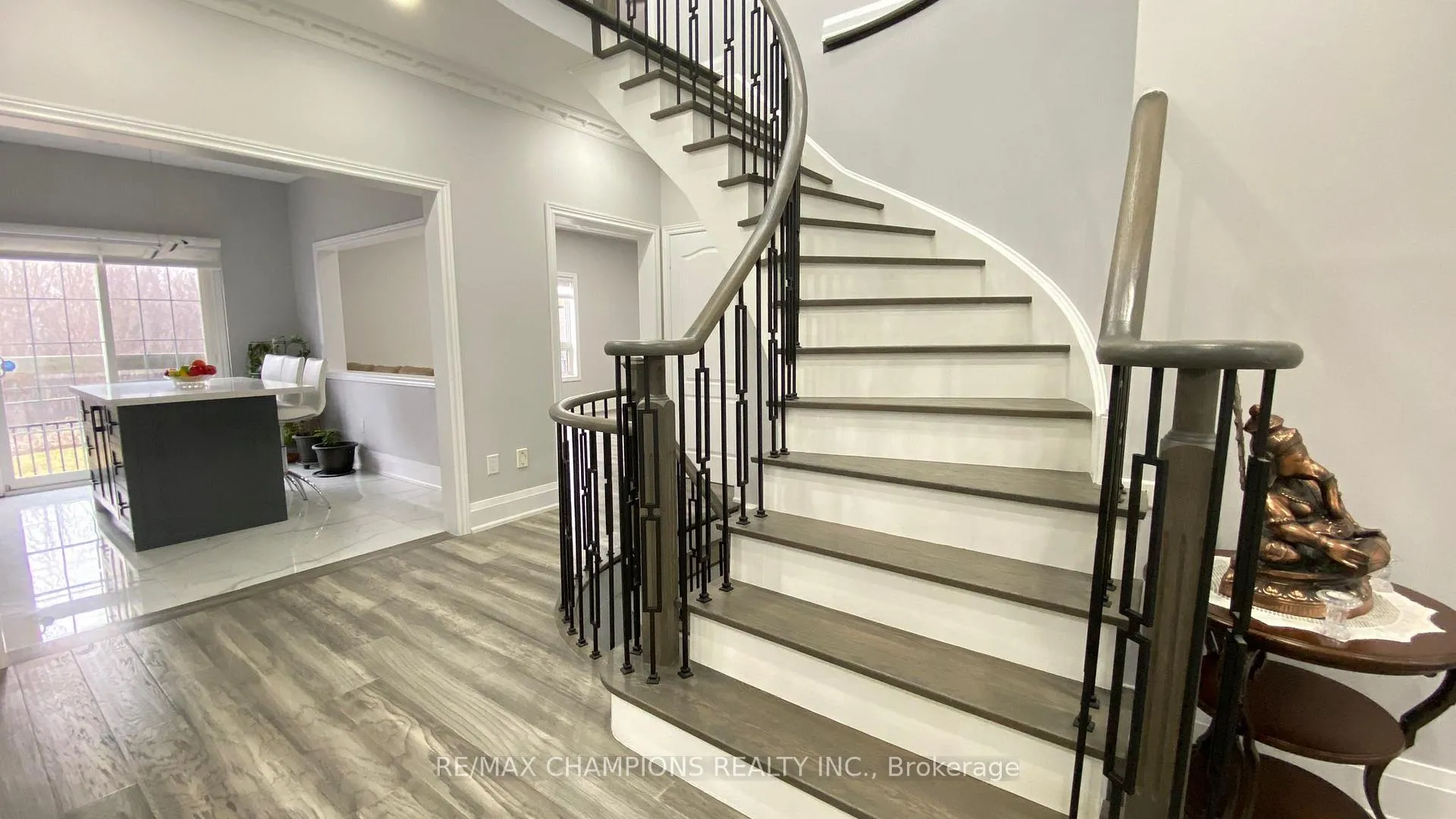 Photo 6 of 27 Stonecrest Drive, Brampton, Sandringham-Wellington — HOMEH