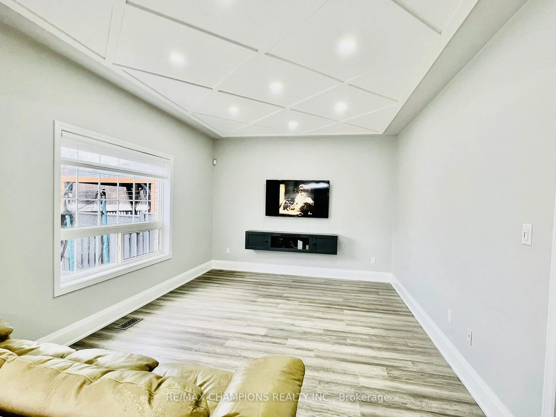 Photo 7 of 27 Stonecrest Drive, Brampton, Sandringham-Wellington — HOMEH