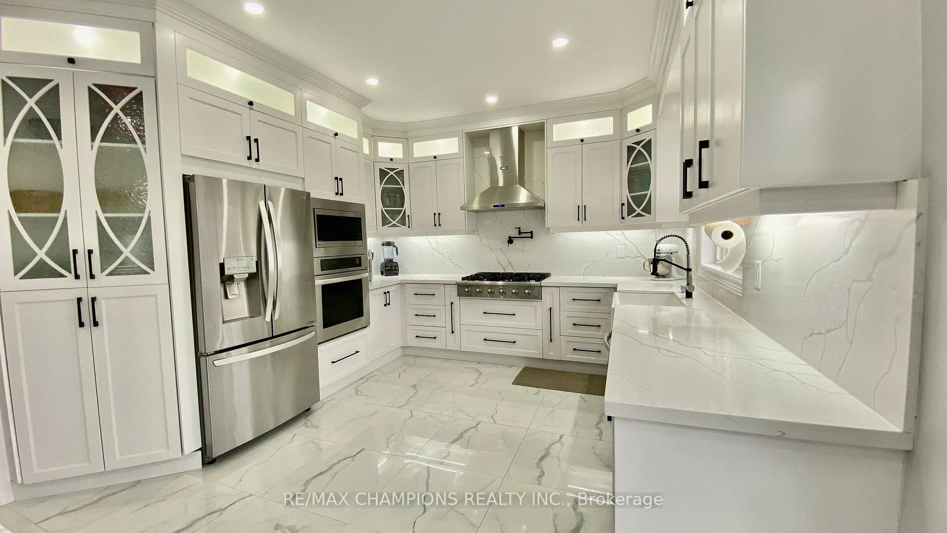 Photo 10 of 27 Stonecrest Drive, Brampton, Sandringham-Wellington — HOMEH