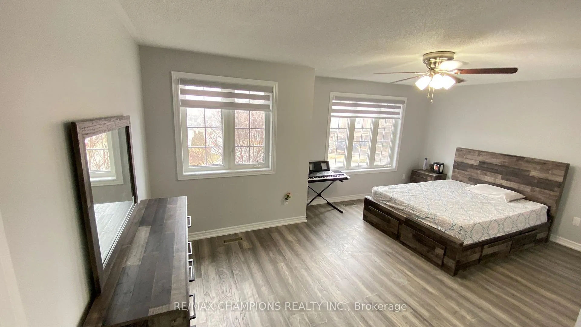 Photo 18 of 27 Stonecrest Drive, Brampton, Sandringham-Wellington — HOMEH