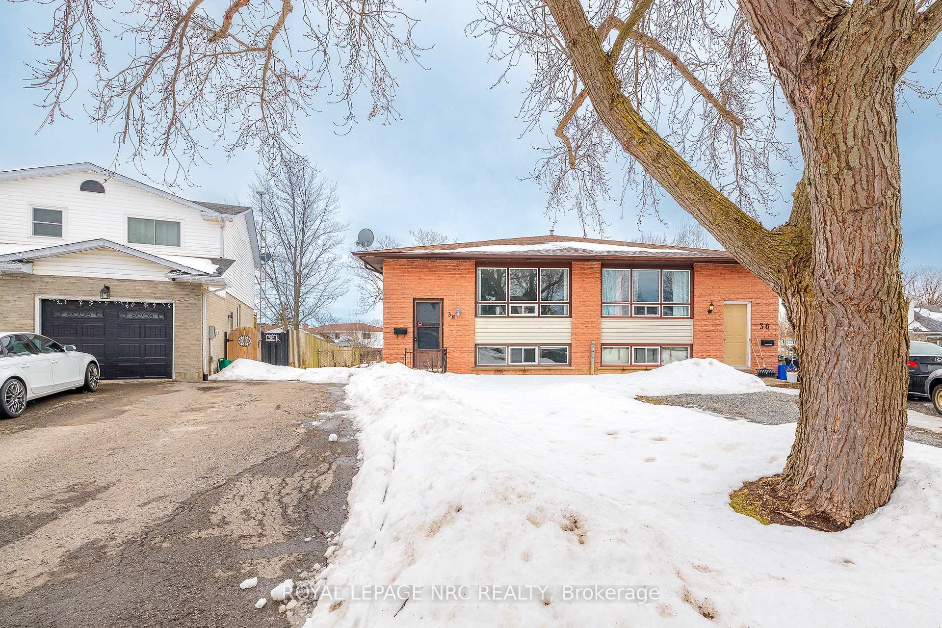 Photo 2 of 38 Buchanan Crescent, Thorold, Confederation Heights — HOMEH