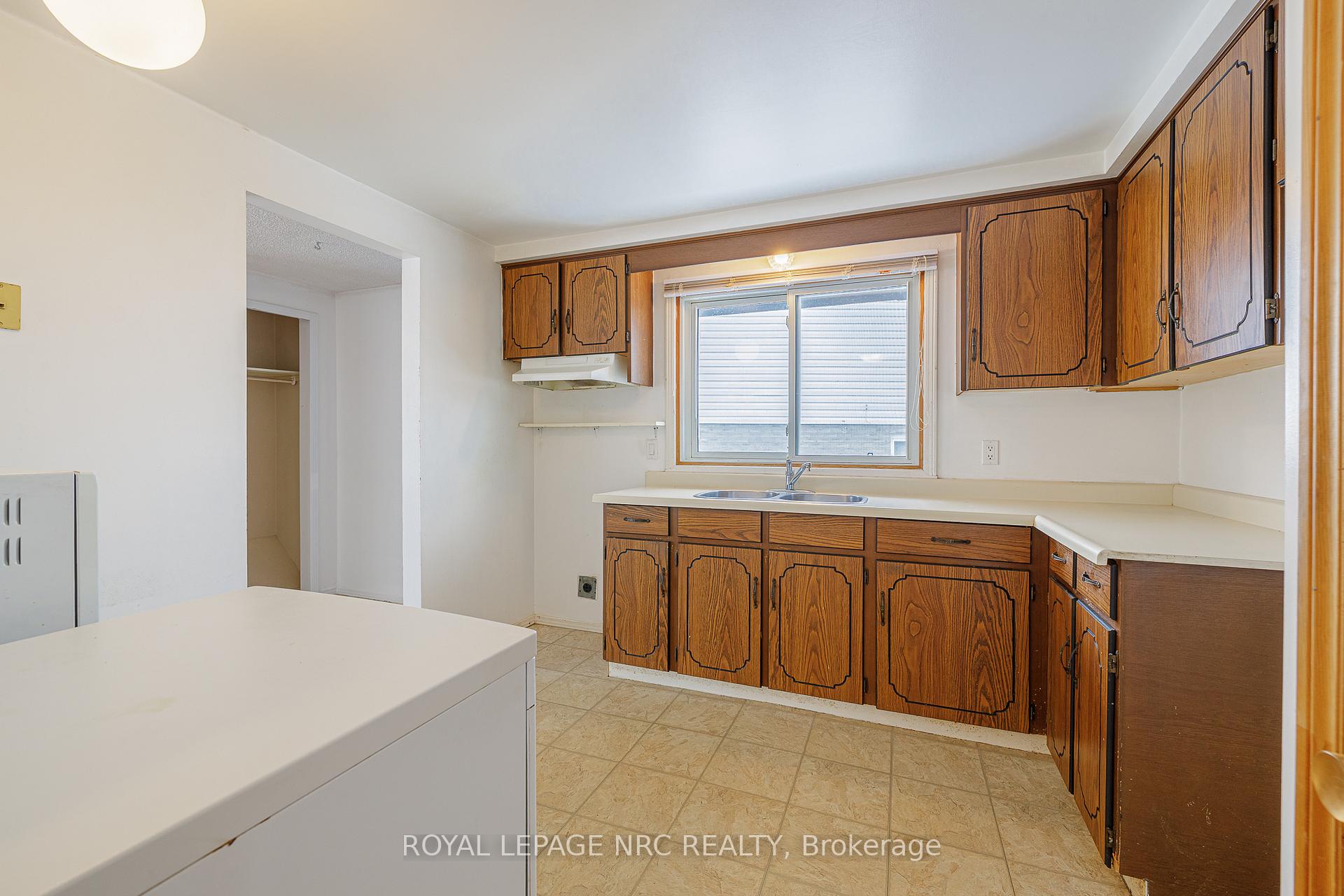 Photo 11 of 38 Buchanan Crescent, Thorold, Confederation Heights — HOMEH