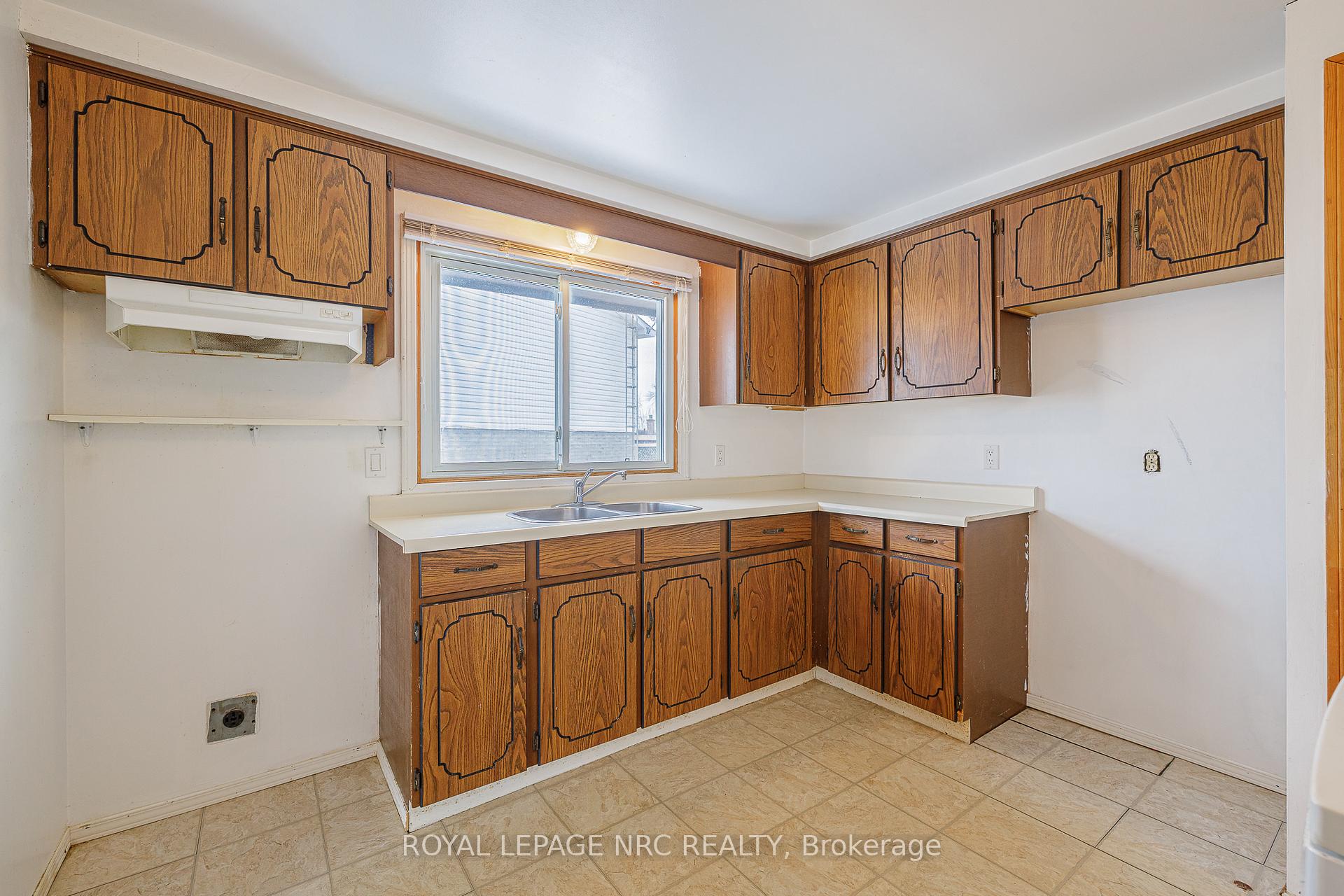 Photo 13 of 38 Buchanan Crescent, Thorold, Confederation Heights — HOMEH