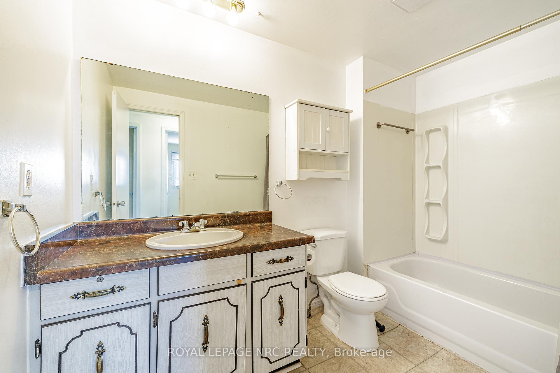 Photo 15 of 38 Buchanan Crescent, Thorold, Confederation Heights — HOMEH