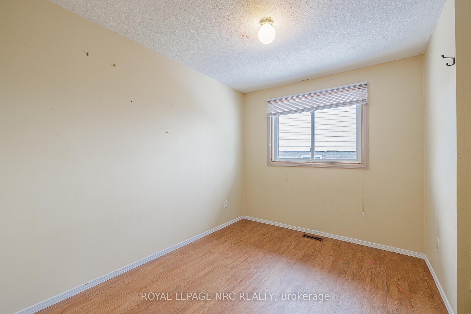 Photo 16 of 38 Buchanan Crescent, Thorold, Confederation Heights — HOMEH