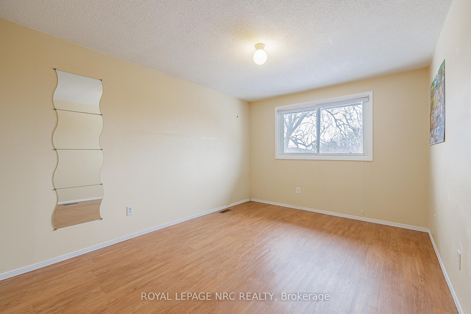 Photo 19 of 38 Buchanan Crescent, Thorold, Confederation Heights — HOMEH