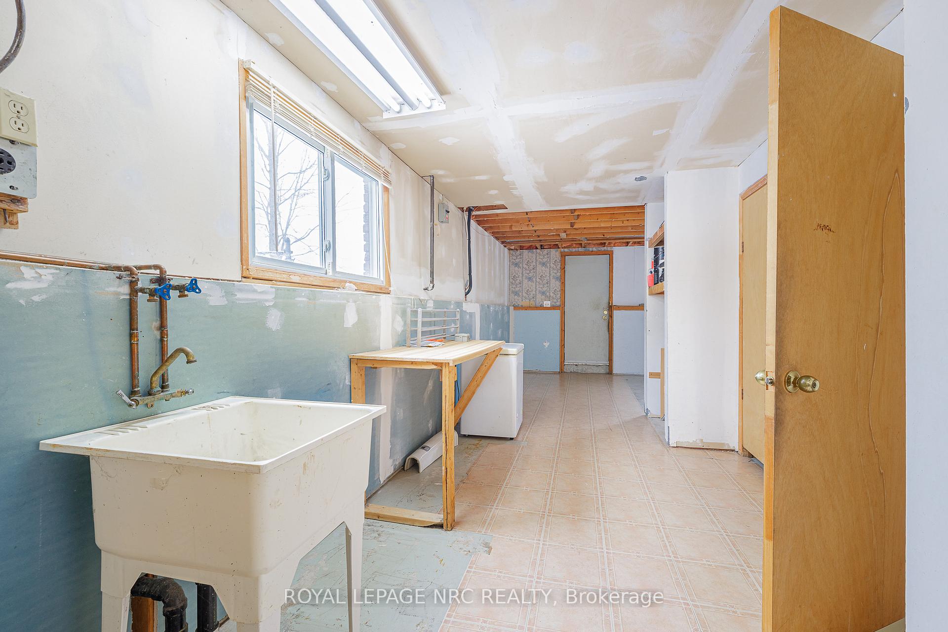 Photo 27 of 38 Buchanan Crescent, Thorold, Confederation Heights — HOMEH