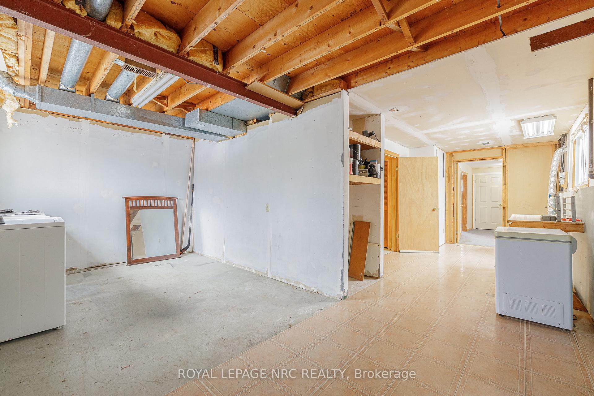 Photo 31 of 38 Buchanan Crescent, Thorold, Confederation Heights — HOMEH