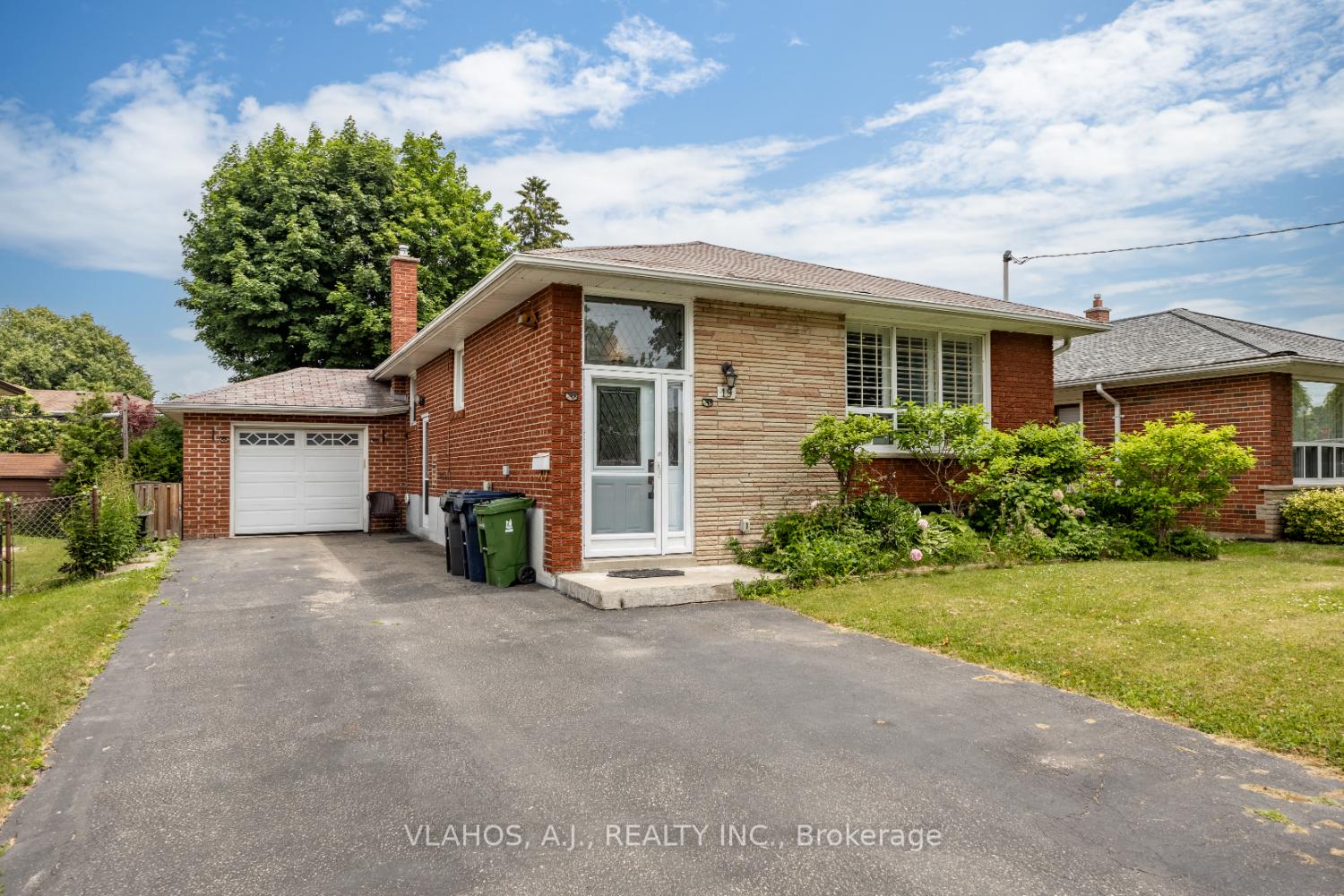 Front of 19 Bainhart Crescent
