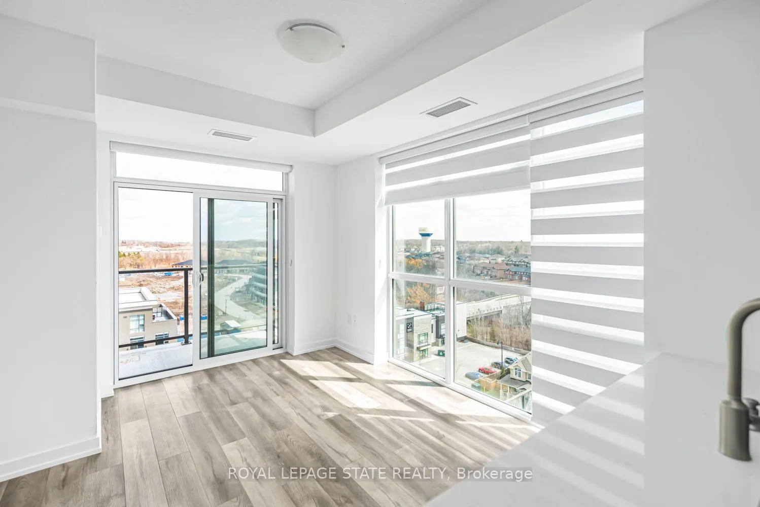 Photo 10 of Unit 1009, 470 Dundas Street E, Hamilton, Waterdown — HOMEH