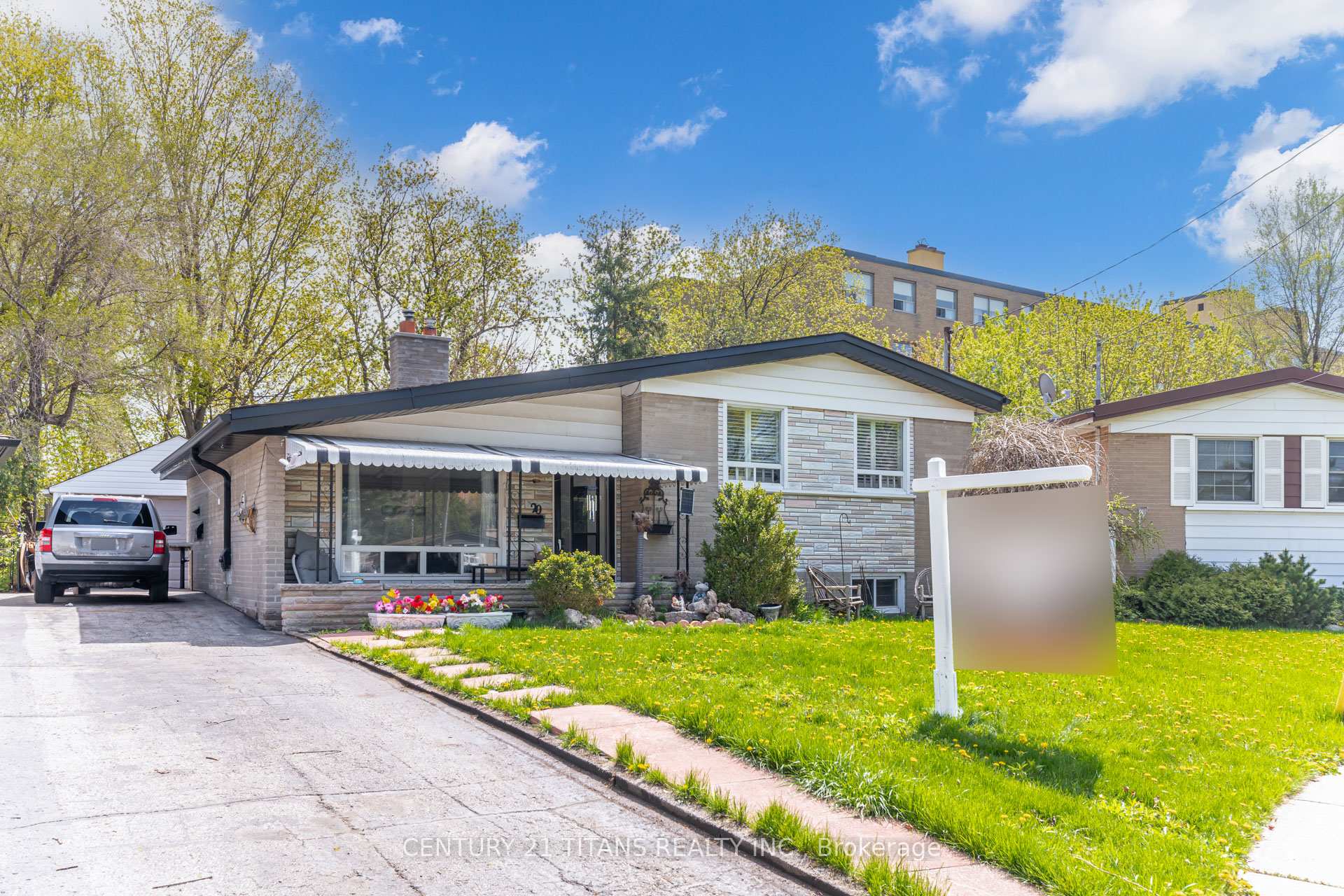 Front of 20 Benadair Court