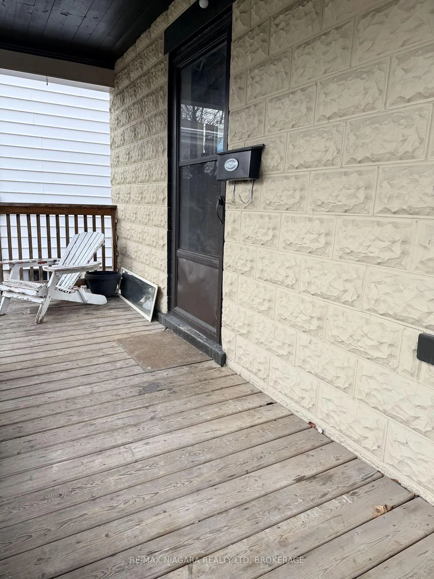 Photo 2 of 20 Thomas Street, St. Catharines, Downtown — HOMEH