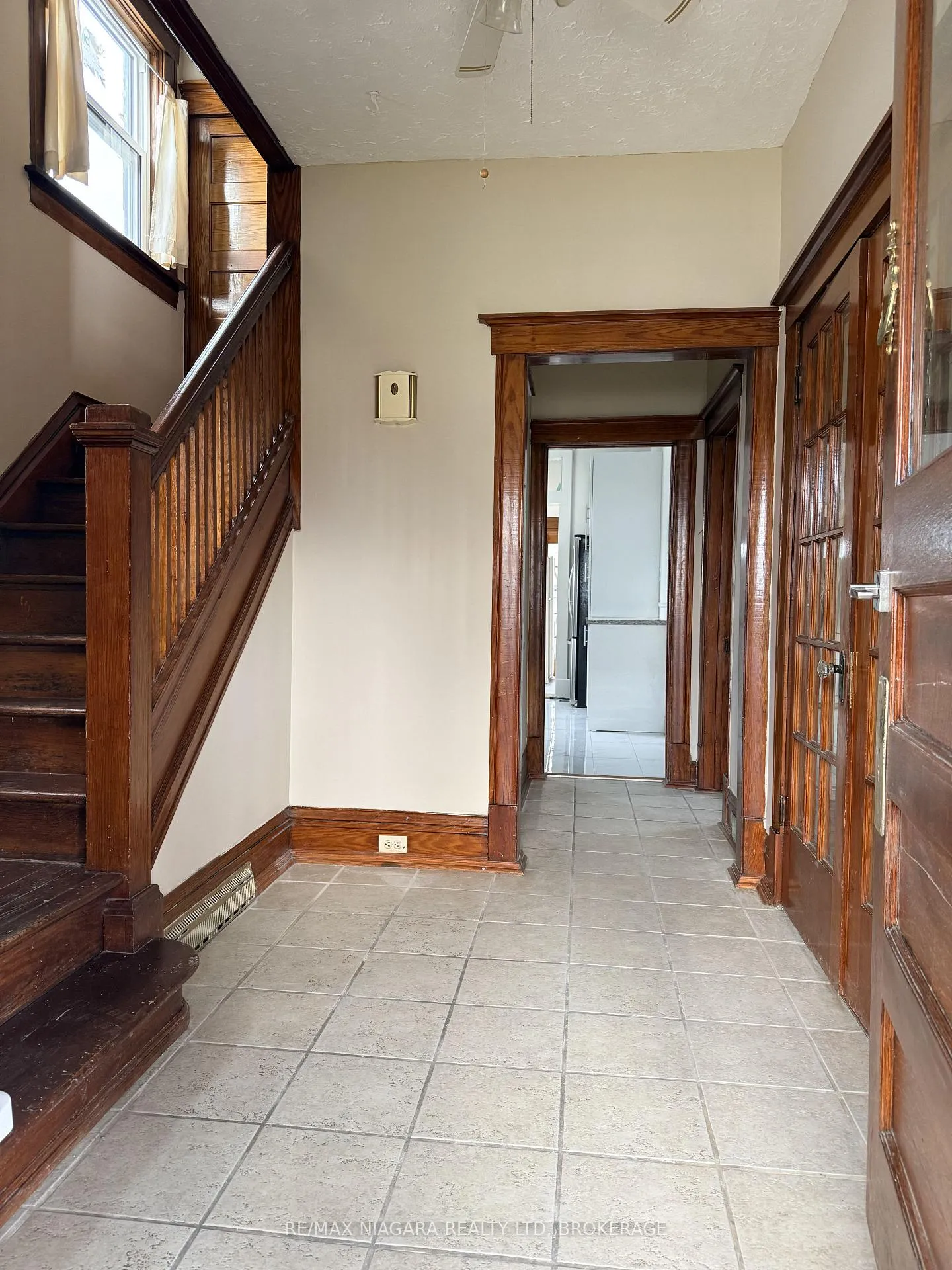 Photo 3 of 20 Thomas Street, St. Catharines, Downtown — HOMEH