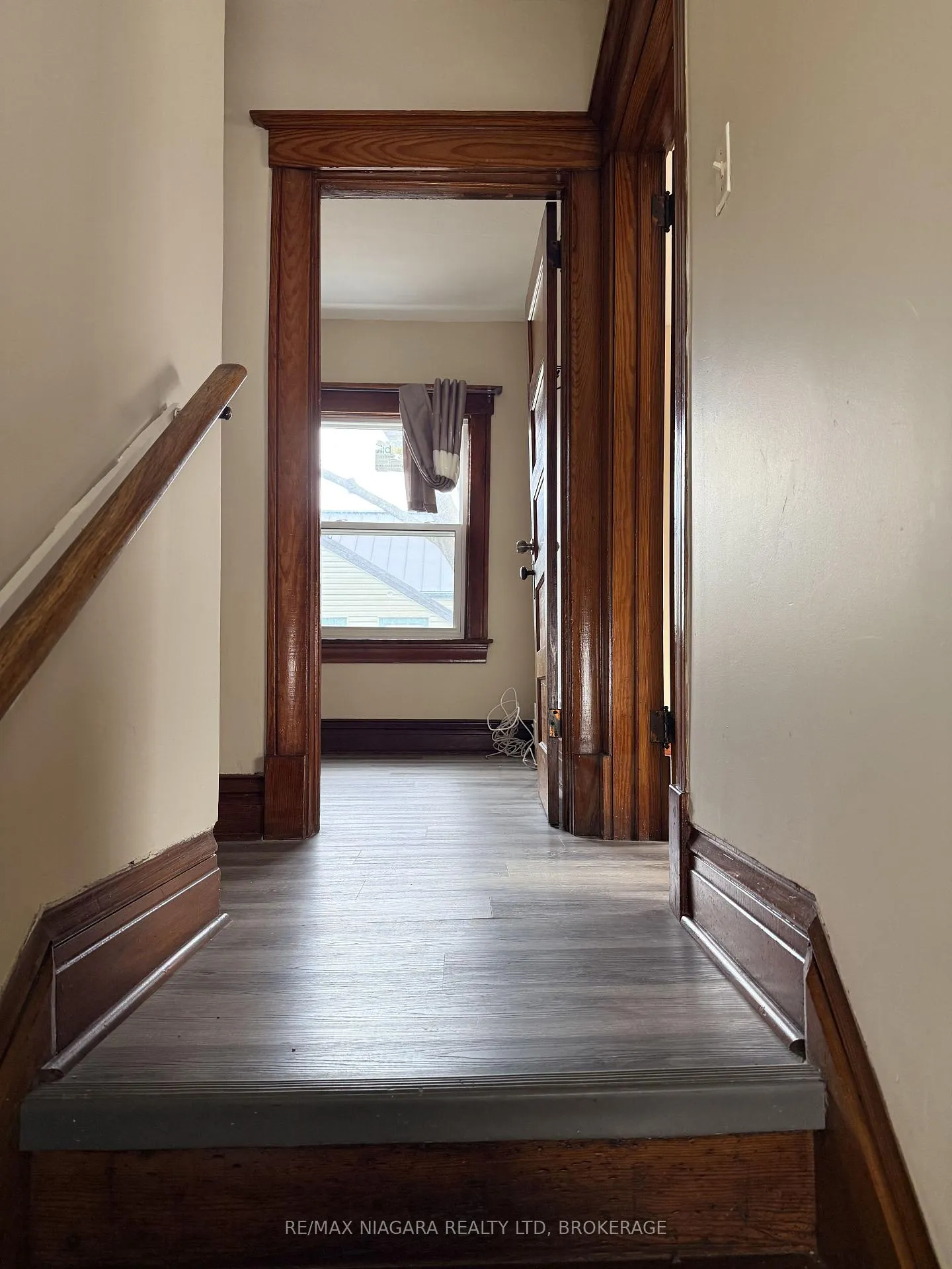 Photo 9 of 20 Thomas Street, St. Catharines, Downtown — HOMEH