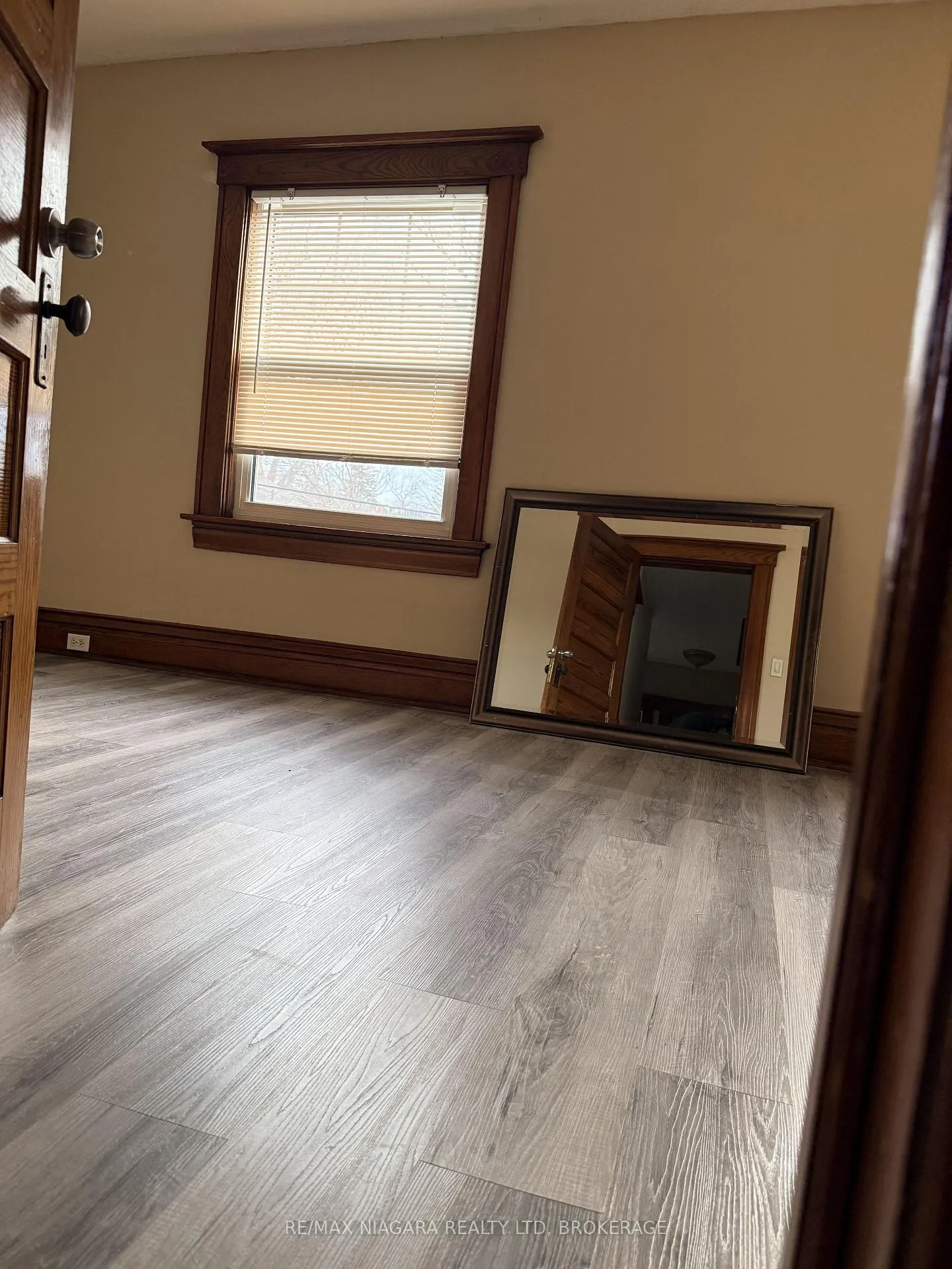 Photo 10 of 20 Thomas Street, St. Catharines, Downtown — HOMEH