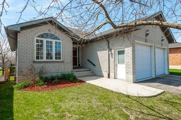 Photo 3 of 82 Gregory Crescent, Stratford — HOMEH
