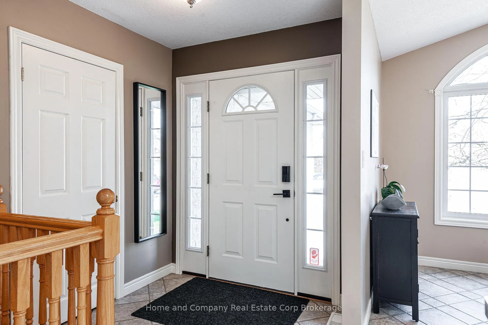 Photo 4 of 82 Gregory Crescent, Stratford — HOMEH