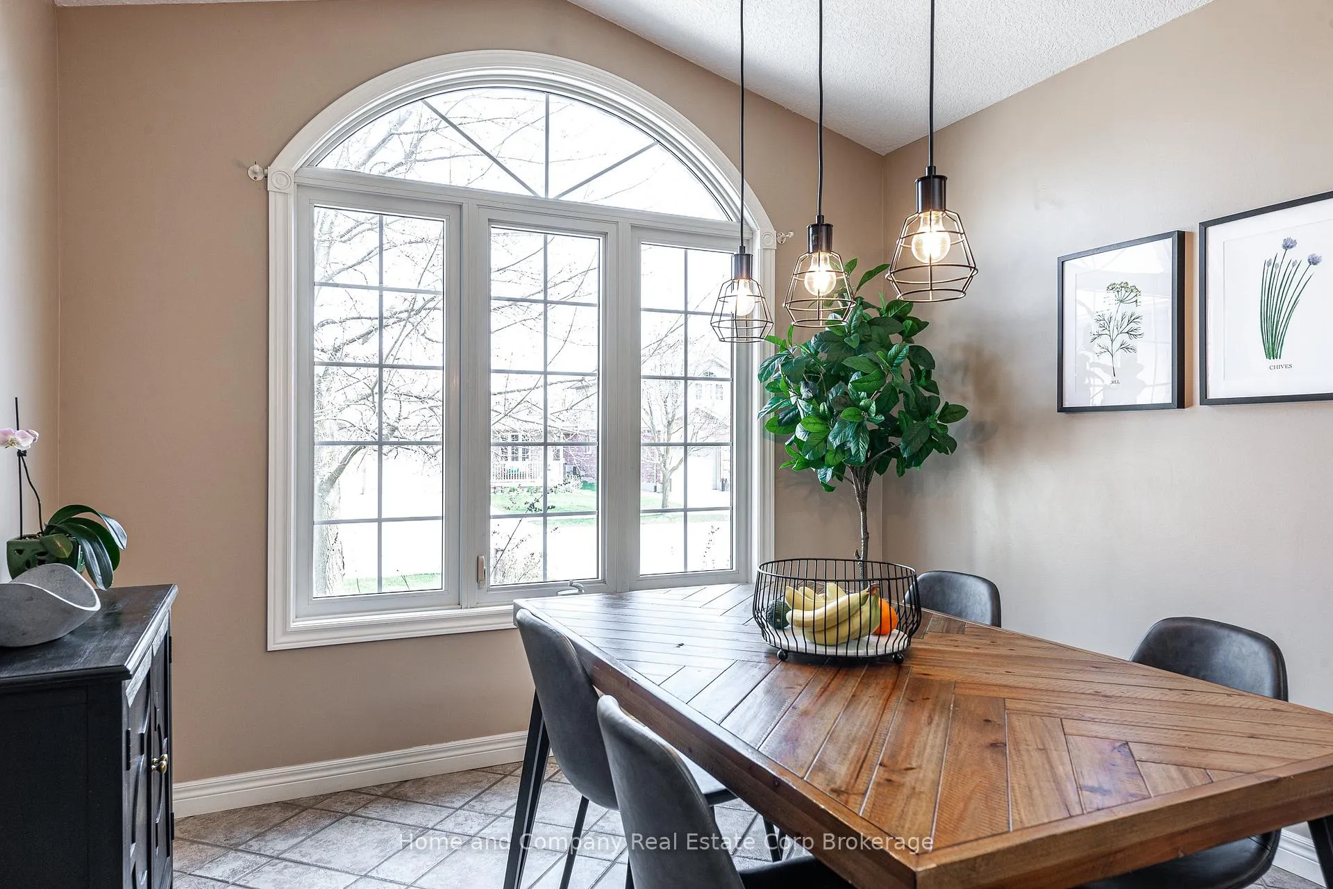 Photo 6 of 82 Gregory Crescent, Stratford — HOMEH