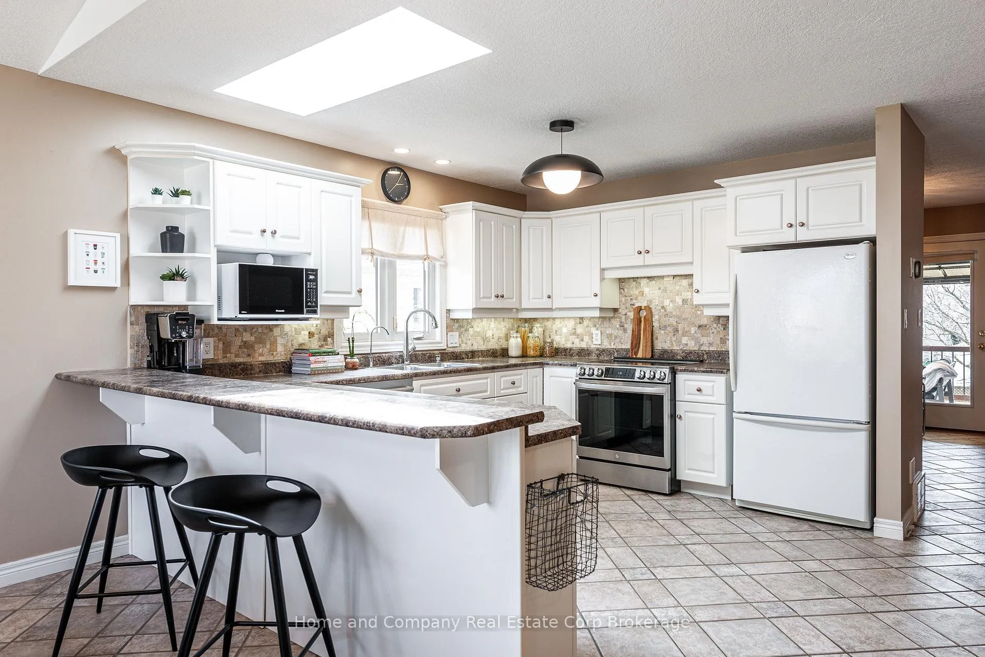 Photo 9 of 82 Gregory Crescent, Stratford — HOMEH
