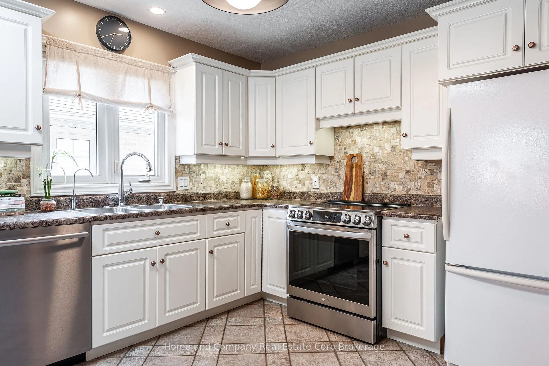Photo 10 of 82 Gregory Crescent, Stratford — HOMEH