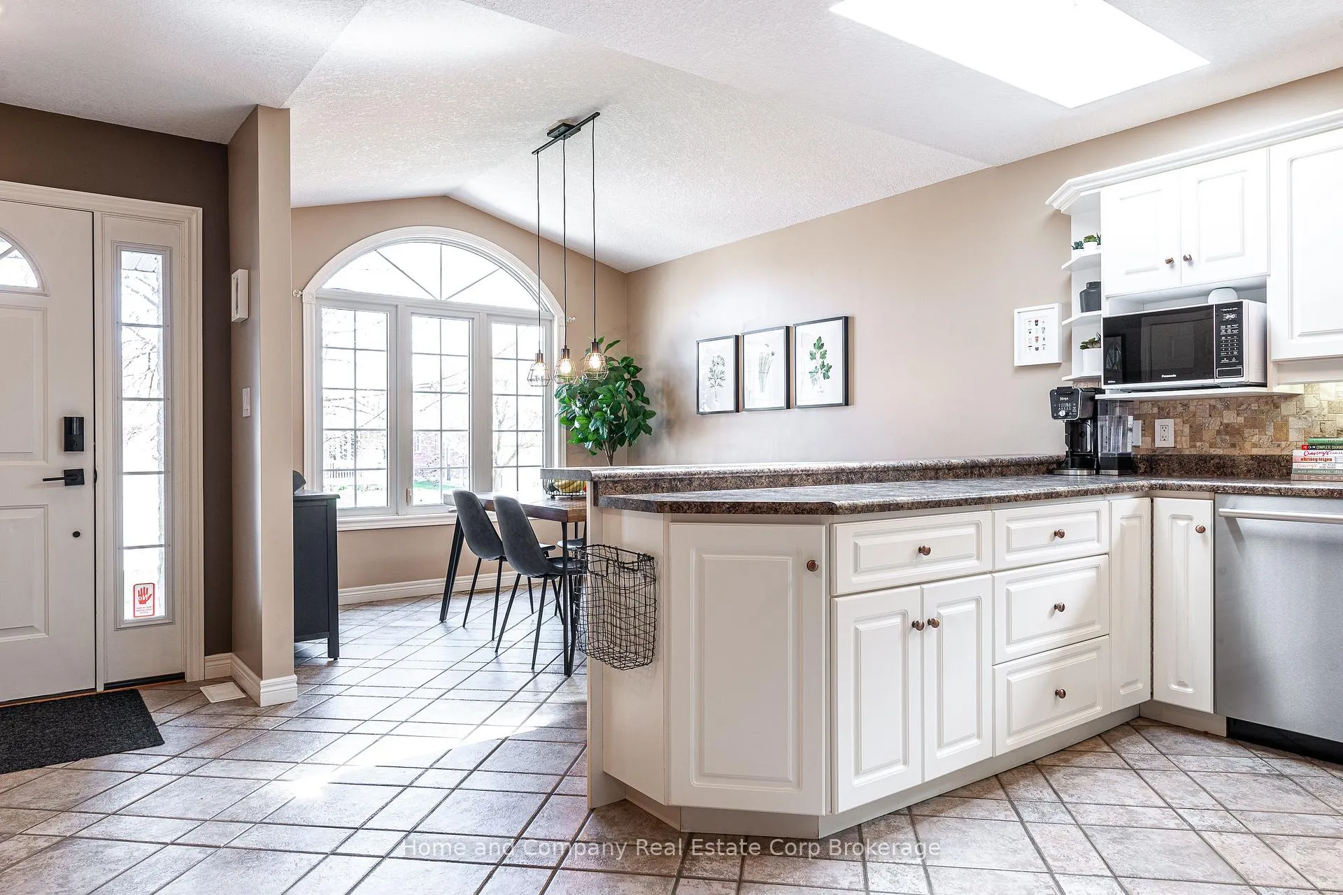 Photo 12 of 82 Gregory Crescent, Stratford — HOMEH