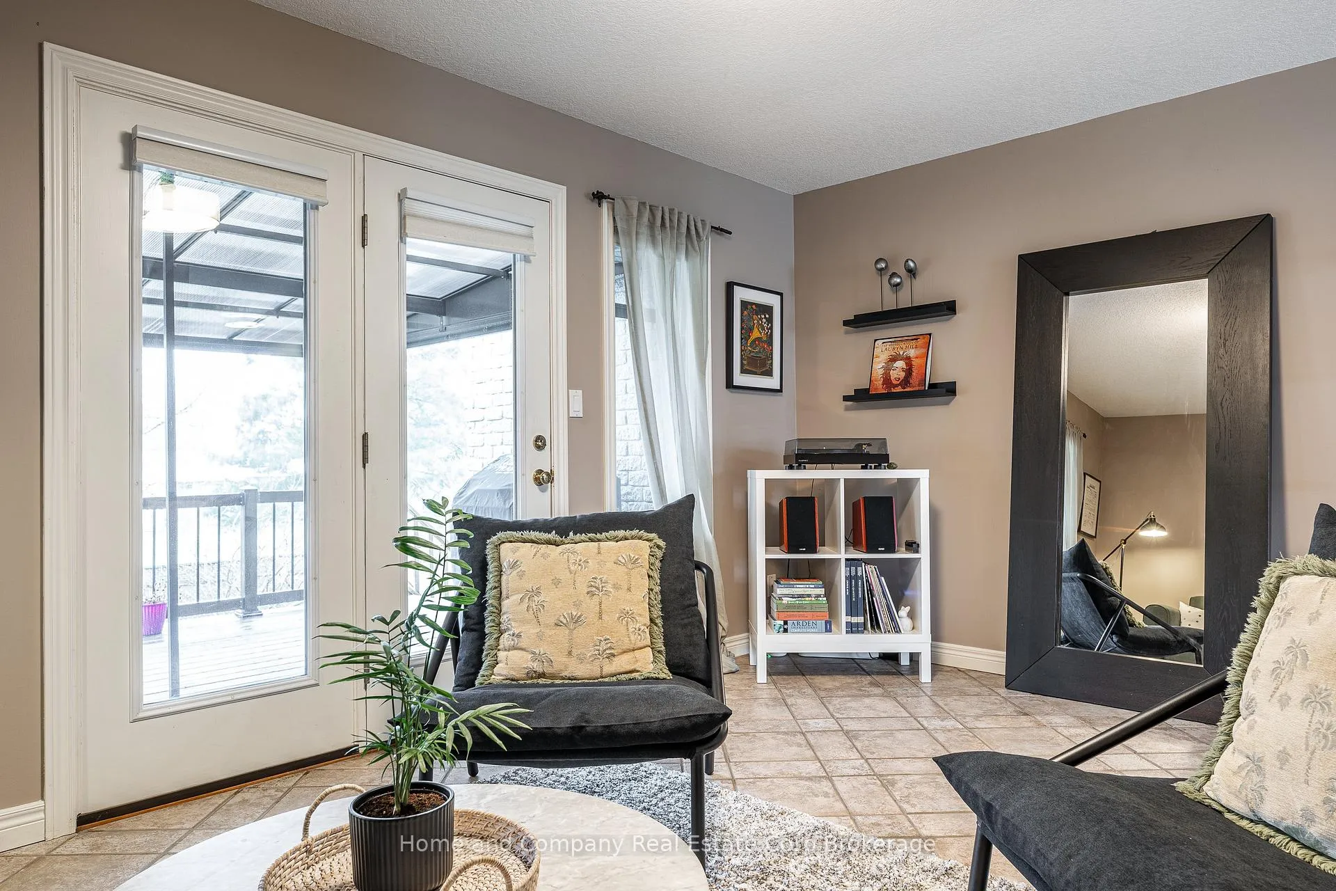 Photo 15 of 82 Gregory Crescent, Stratford — HOMEH