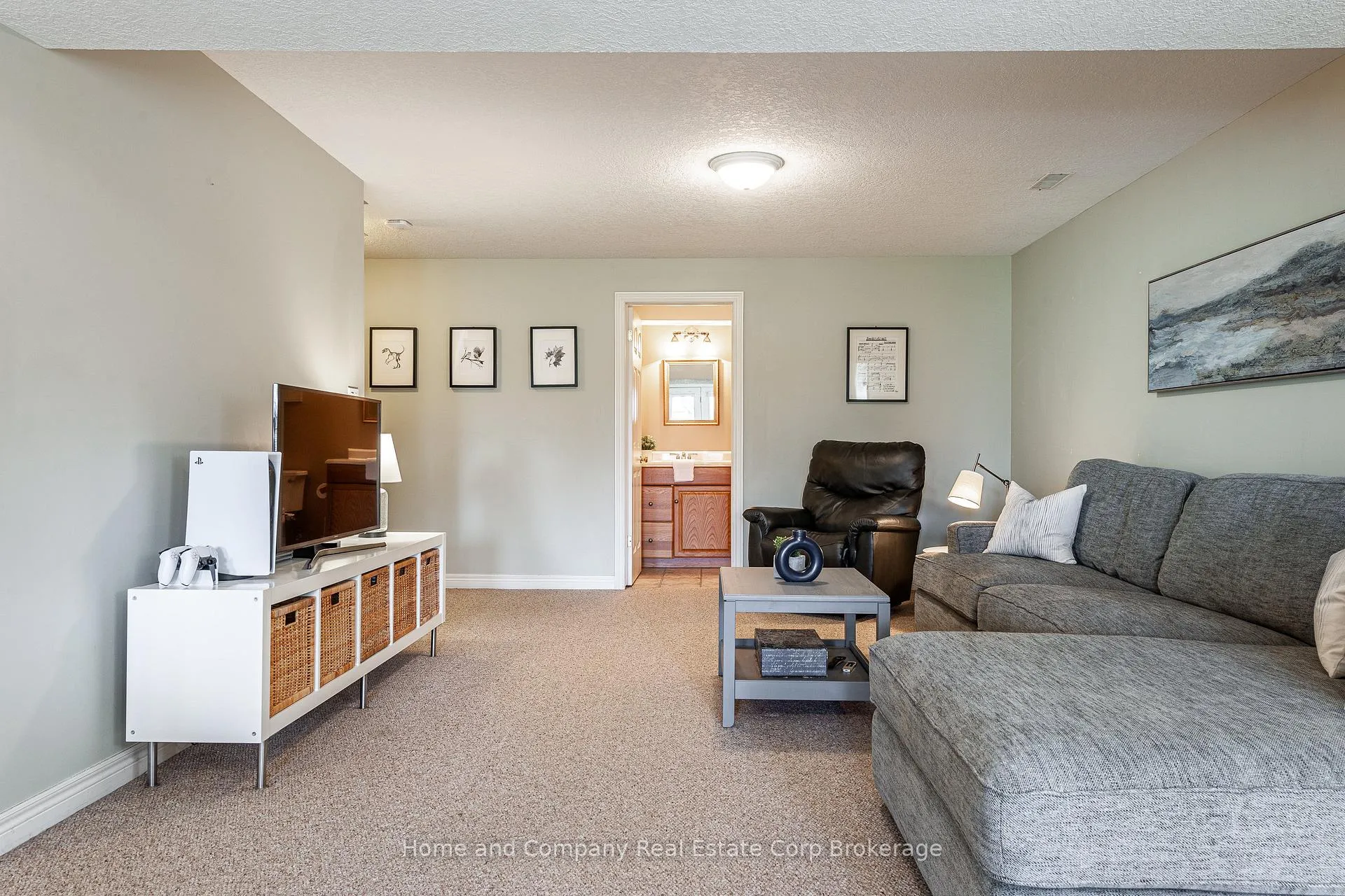 Photo 39 of 82 Gregory Crescent, Stratford — HOMEH