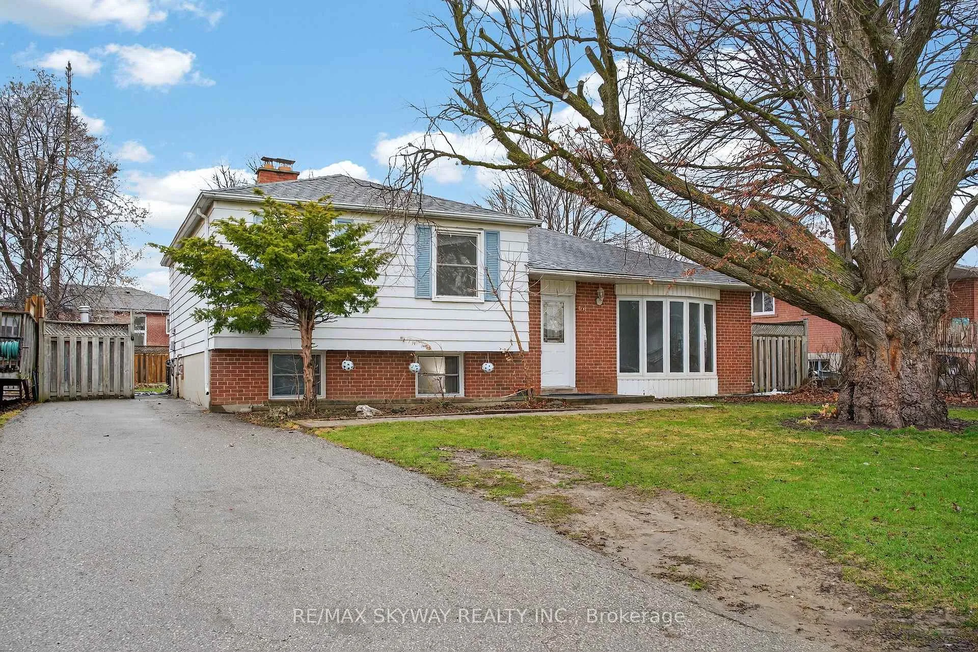 Photo 1 of 69 Argyle Crescent, Brampton, Avondale — HOMEH