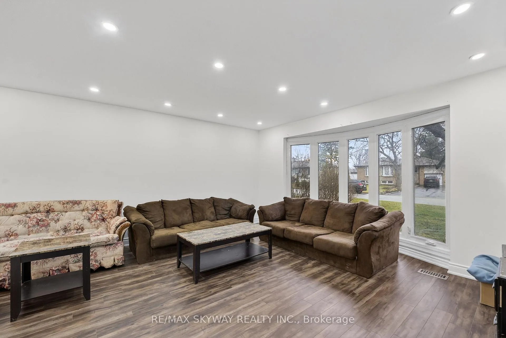 Photo 9 of 69 Argyle Crescent, Brampton, Avondale — HOMEH