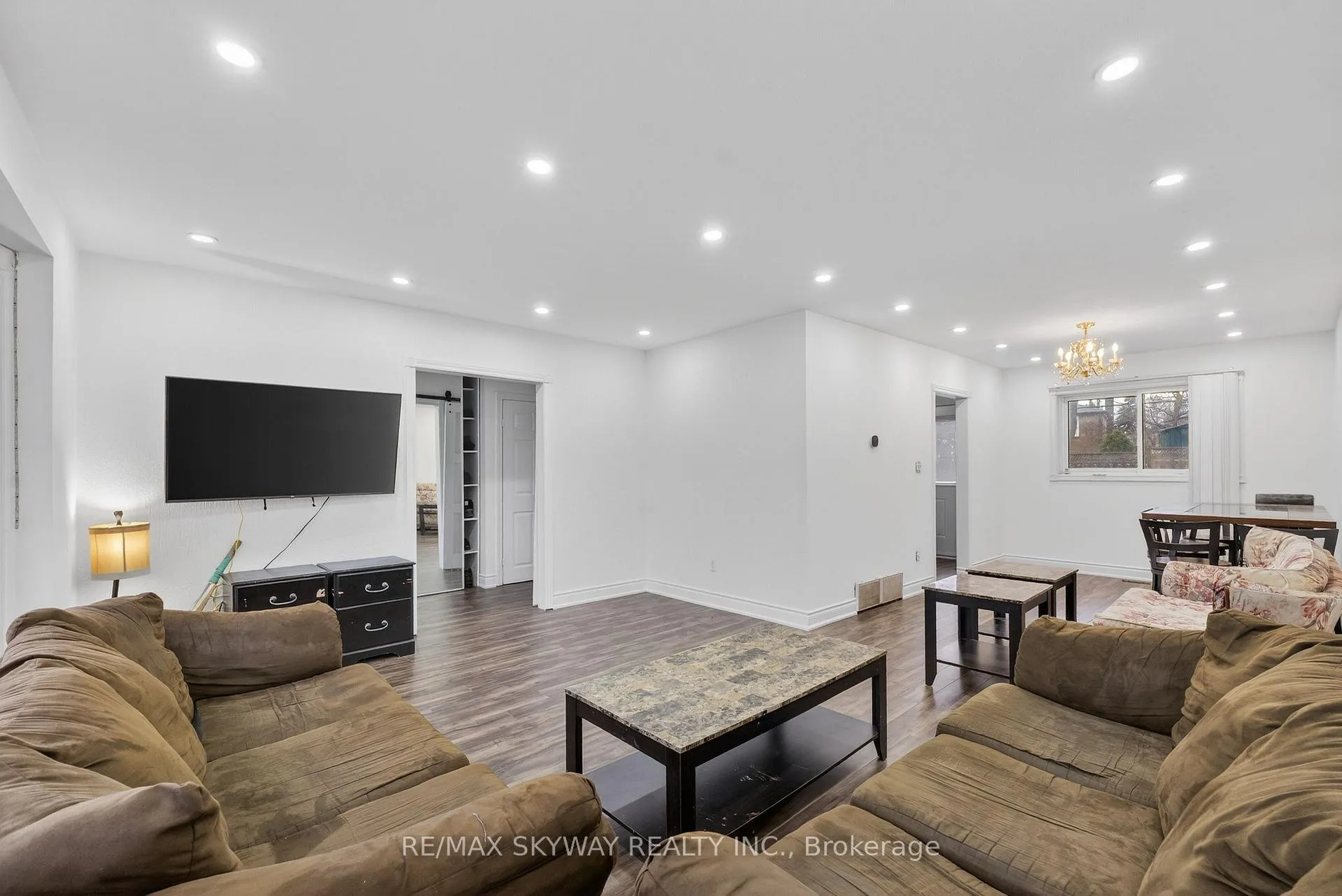 Photo 10 of 69 Argyle Crescent, Brampton, Avondale — HOMEH