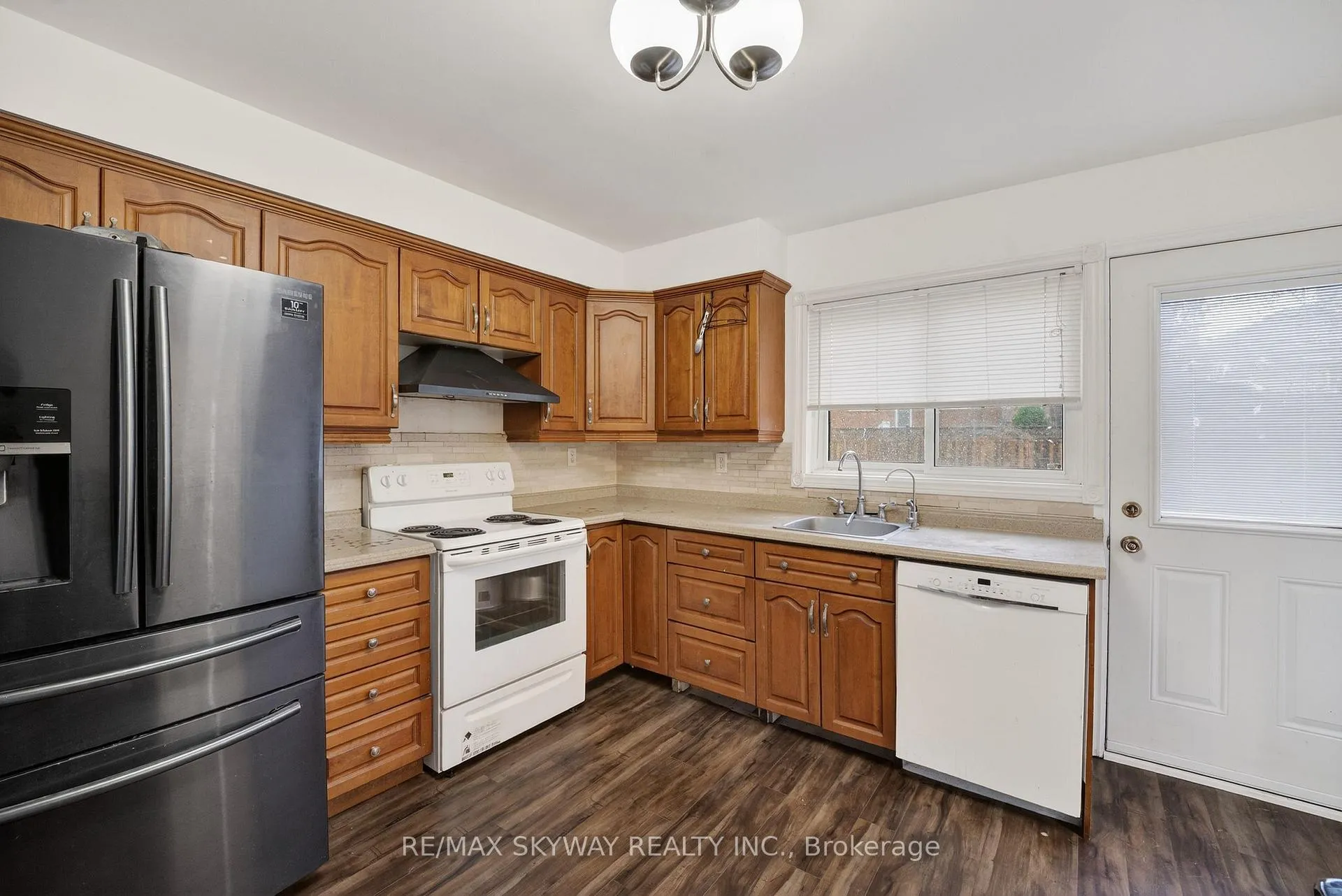 Photo 12 of 69 Argyle Crescent, Brampton, Avondale — HOMEH