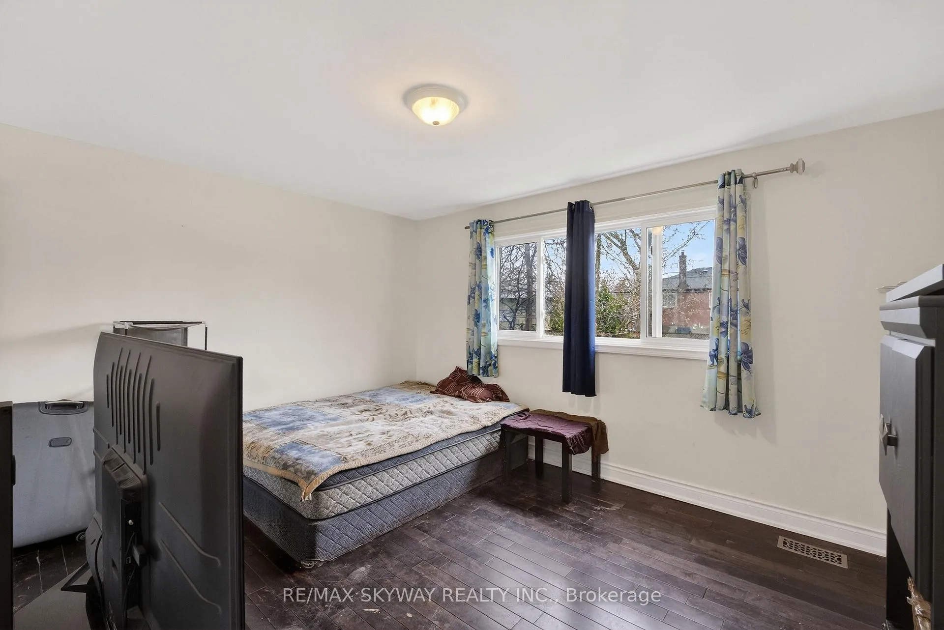 Photo 16 of 69 Argyle Crescent, Brampton, Avondale — HOMEH