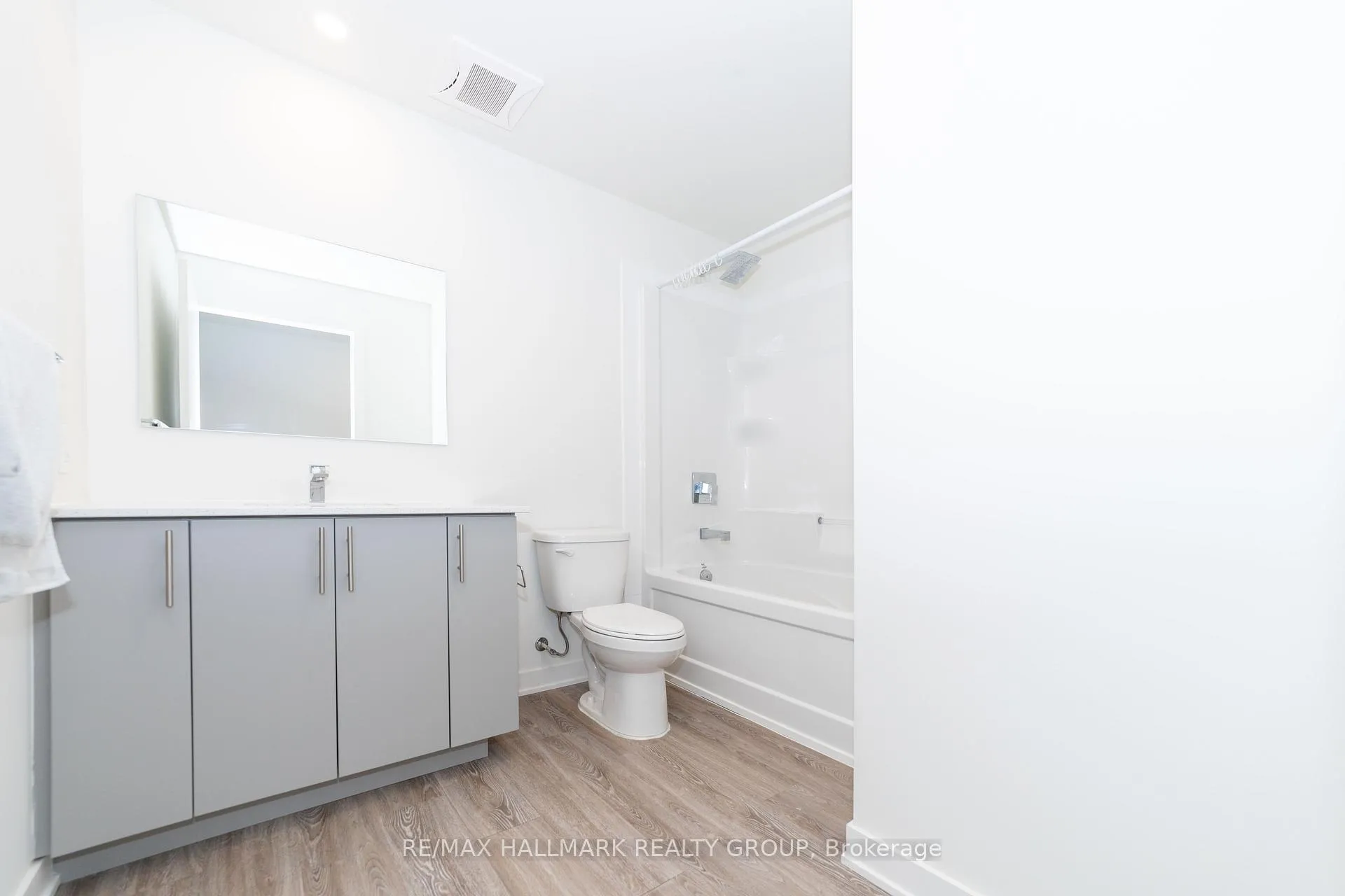 Photo 4 of Unit 401, 353 Gardner Street, Ottawa, Vanier — HOMEH