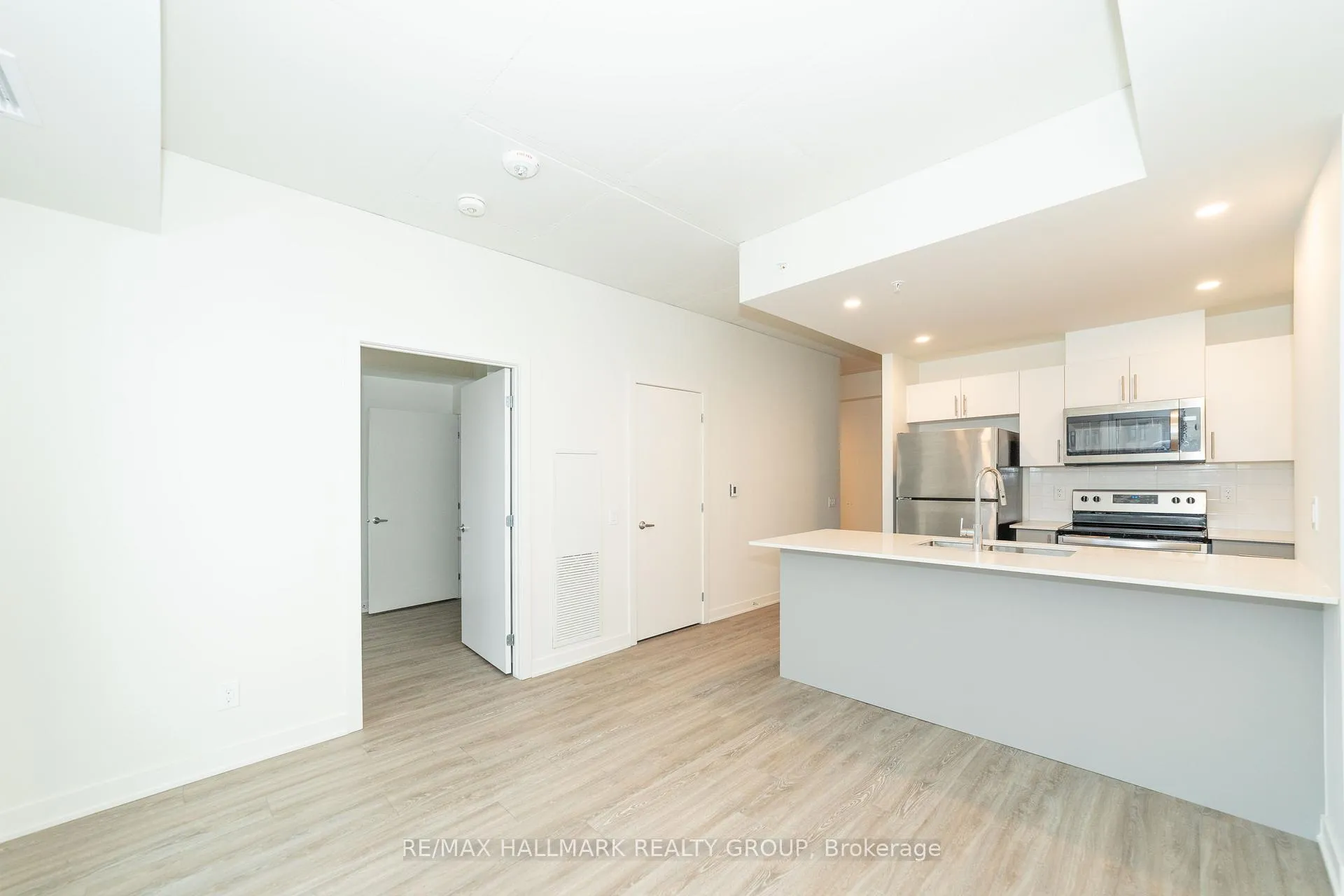 Photo 6 of Unit 401, 353 Gardner Street, Ottawa, Vanier — HOMEH