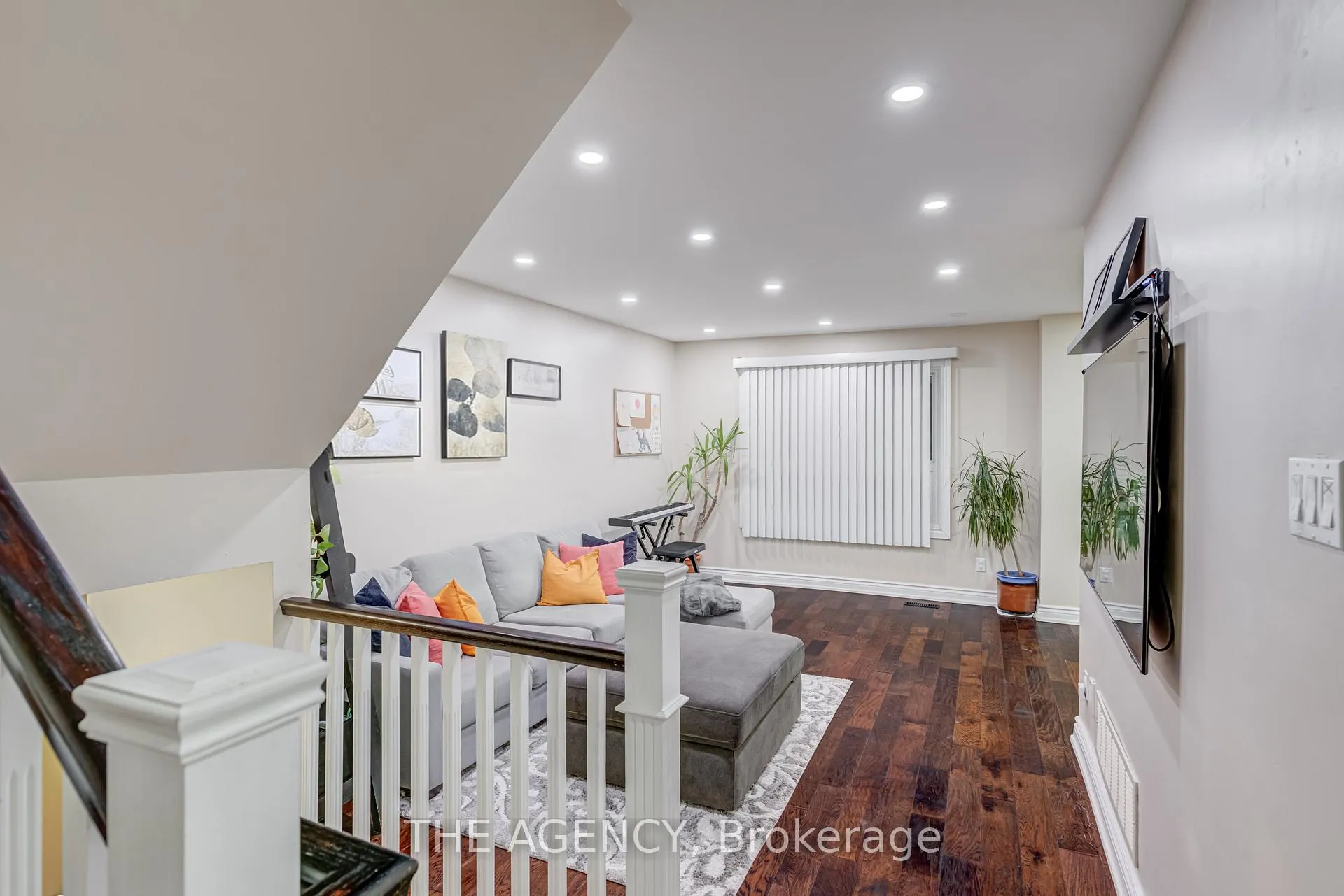 Photo 3 of 513 Alder Court, Pickering, Amberlea — HOMEH