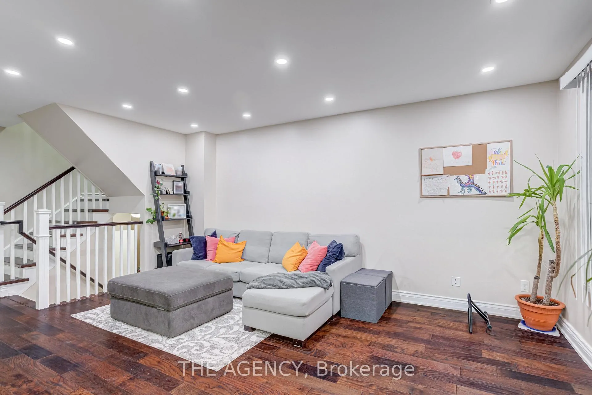 Photo 4 of 513 Alder Court, Pickering, Amberlea — HOMEH