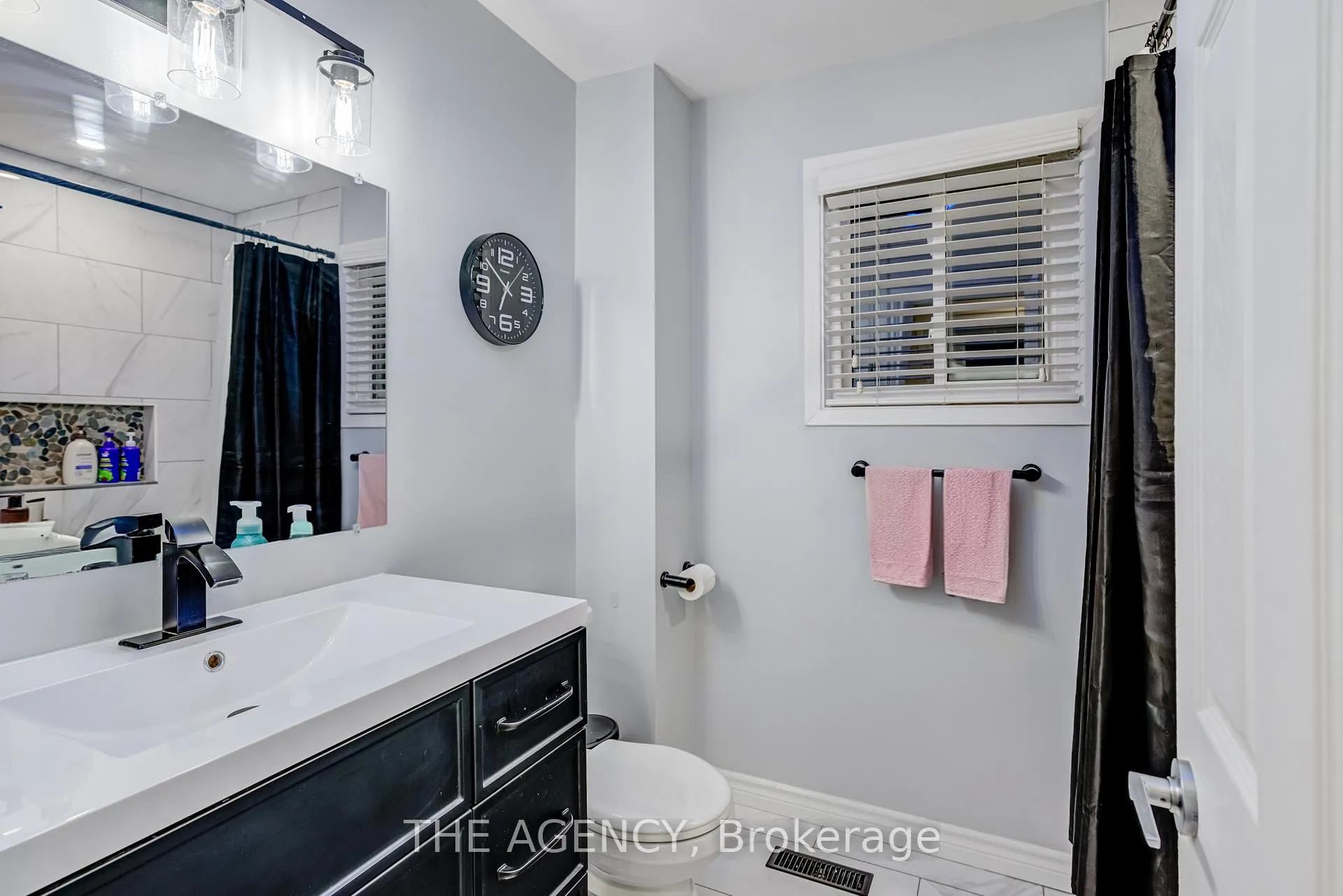 Photo 18 of 513 Alder Court, Pickering, Amberlea — HOMEH
