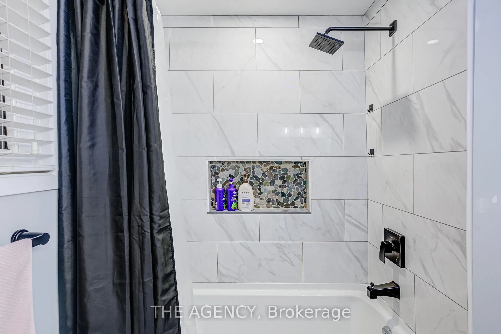 Photo 19 of 513 Alder Court, Pickering, Amberlea — HOMEH