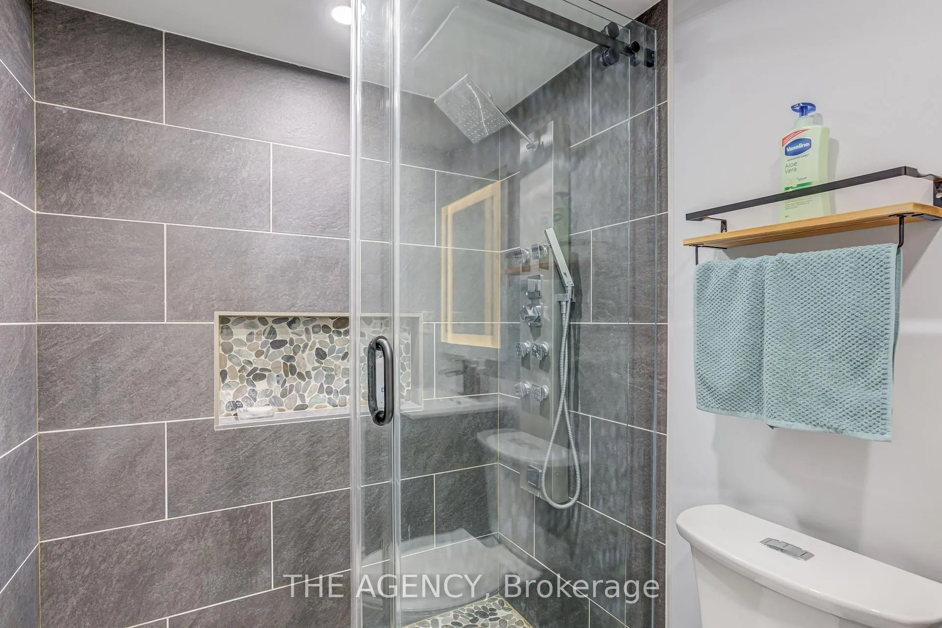 Photo 26 of 513 Alder Court, Pickering, Amberlea — HOMEH