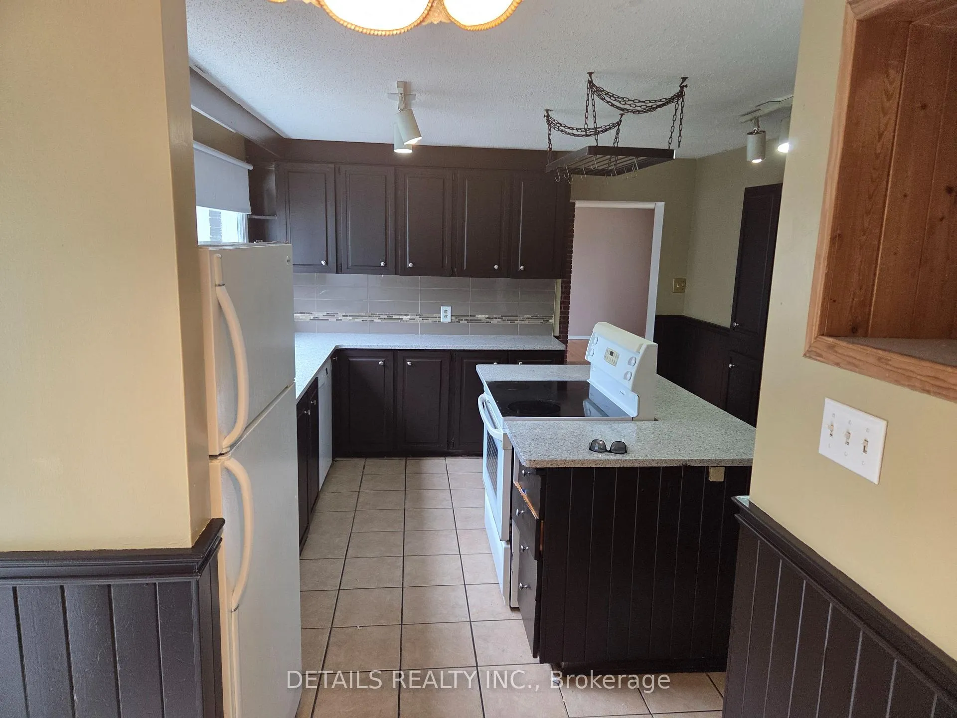 Photo 4 of 46 Beaumaris Drive, Ottawa, Bruce Farm/Graham Park/Qualicum/Bellands — HOMEH