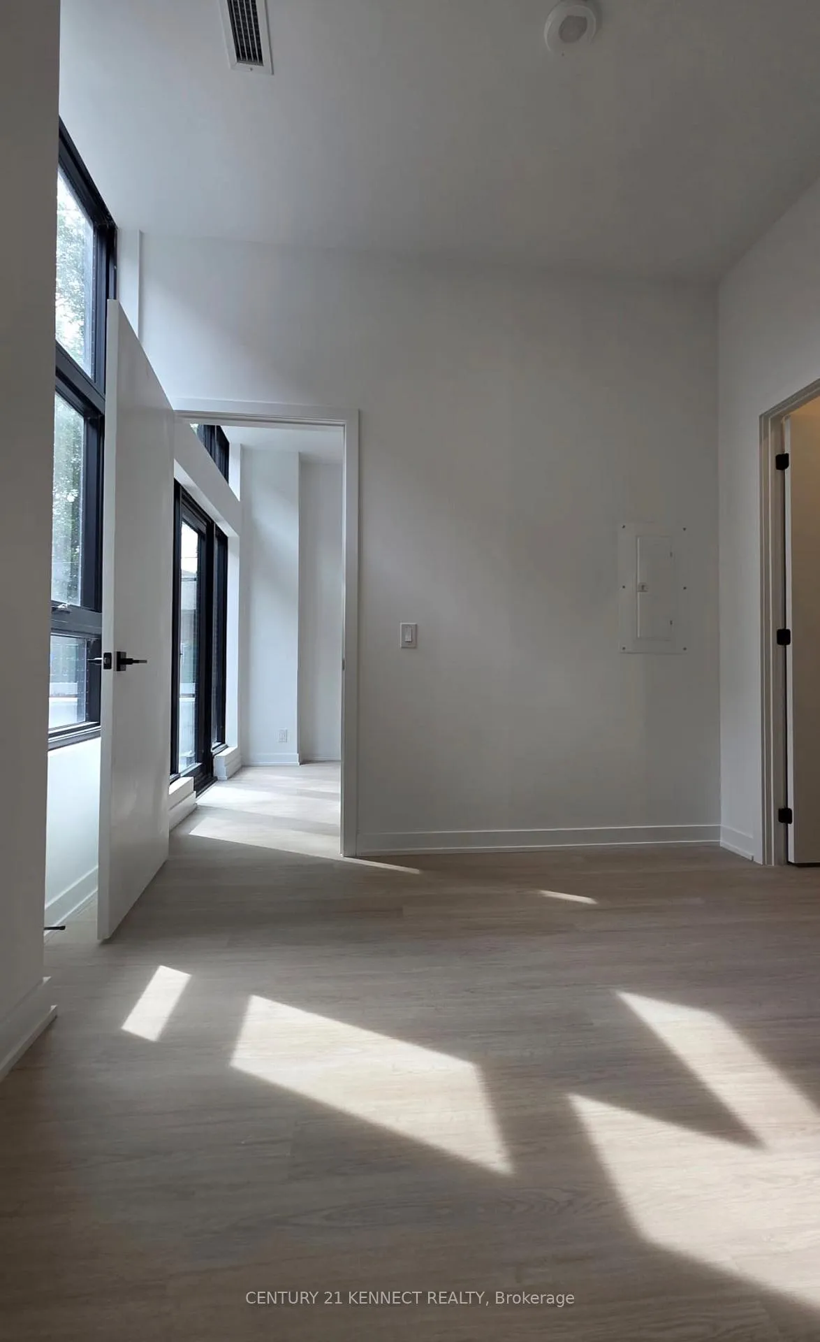Photo 17 of Unit 101, 699 Sheppard Avenue E, North York, Bayview Village — HOMEH