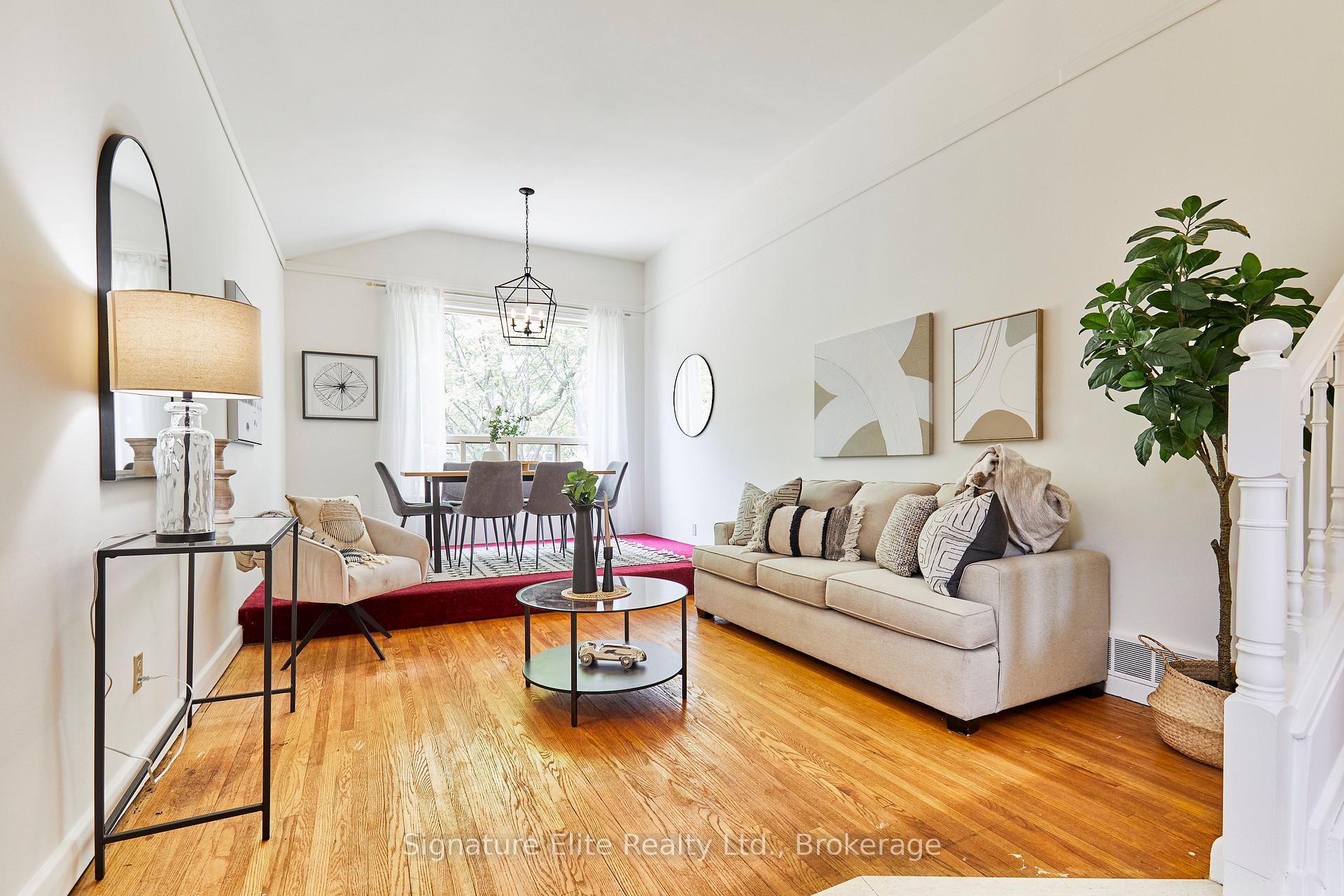 Photo 2 of 25 Farmbrook Road, Scarborough, Woburn — HOMEH