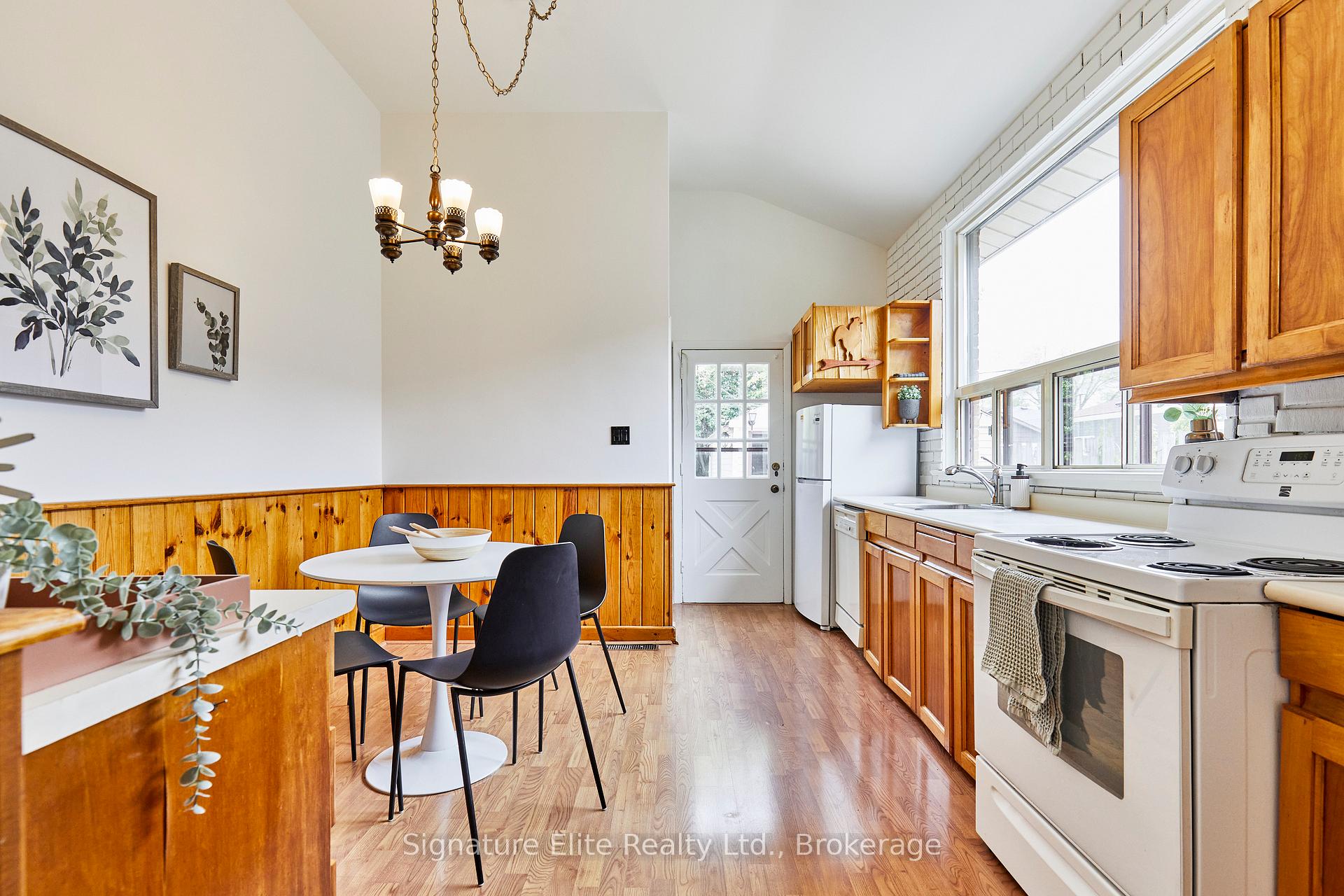 Photo 3 of 25 Farmbrook Road, Scarborough, Woburn — HOMEH