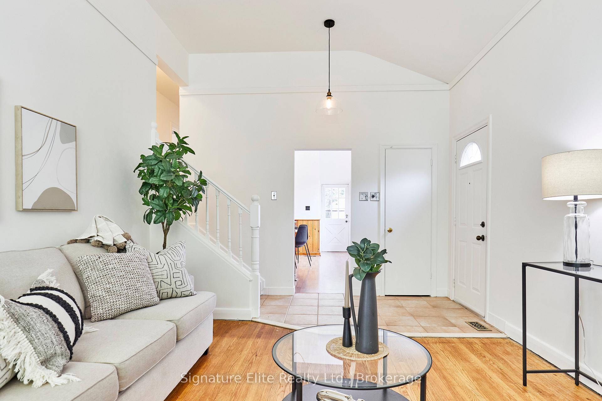 Photo 7 of 25 Farmbrook Road, Scarborough, Woburn — HOMEH