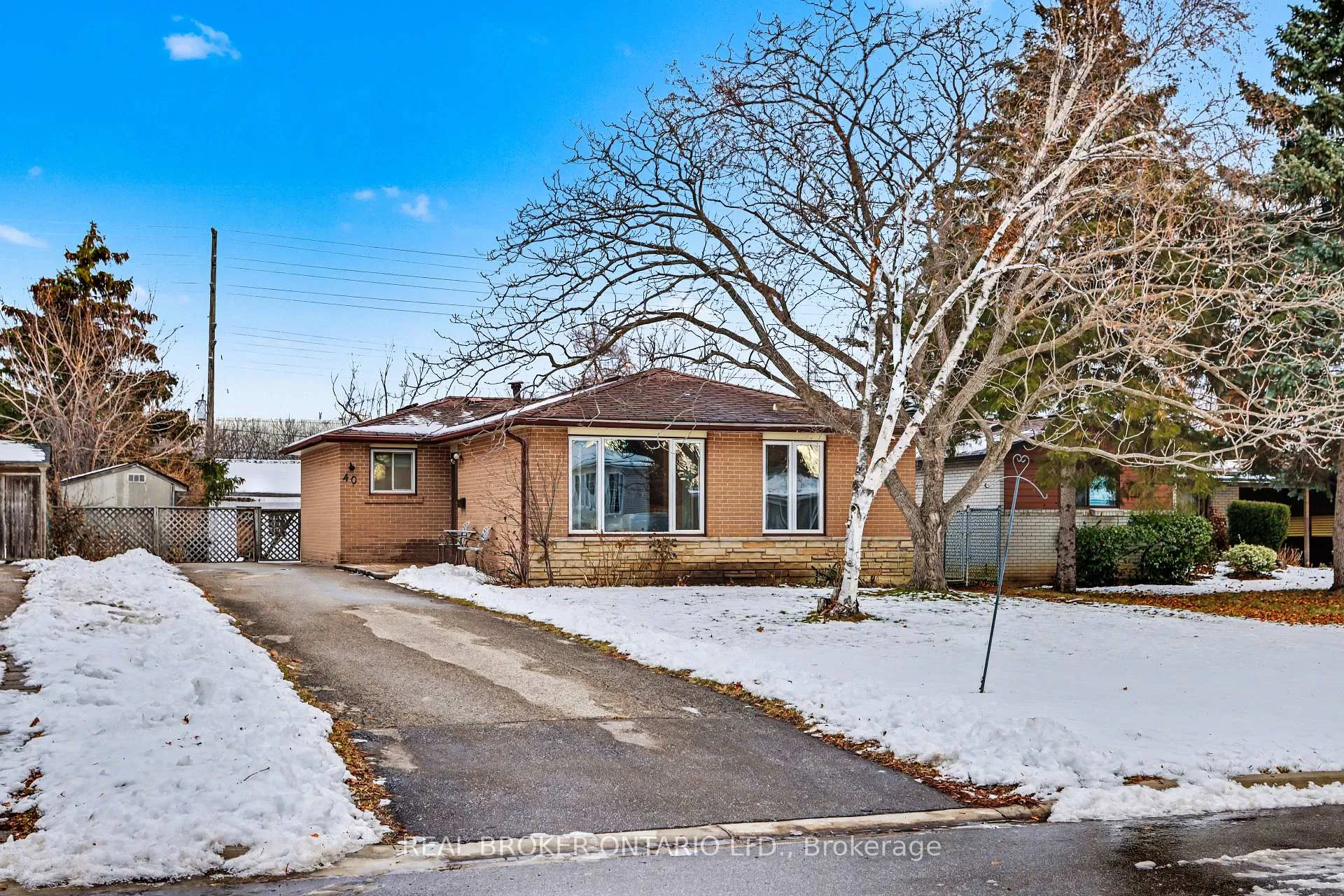 Photo 1 of 40 Flavian Crescent, Brampton, Southgate — HOMEH