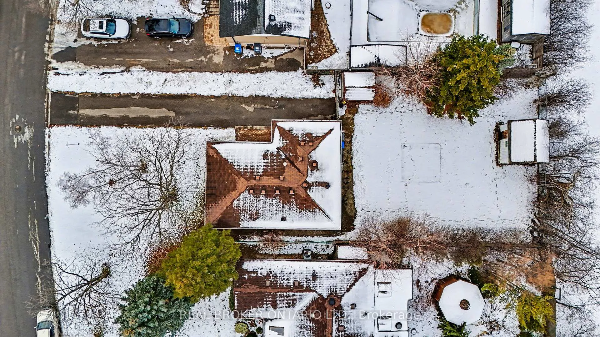 Photo 2 of 40 Flavian Crescent, Brampton, Southgate — HOMEH