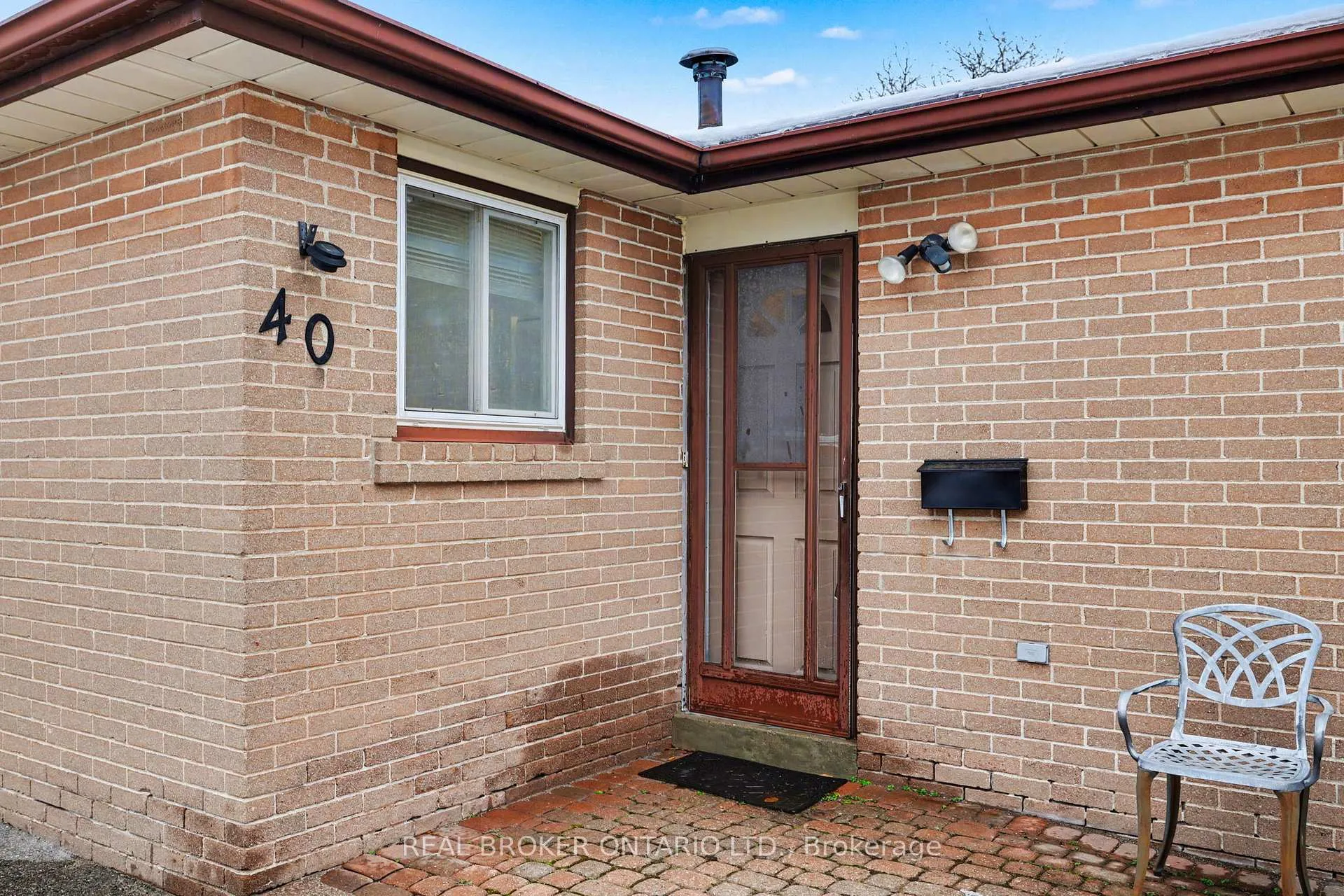 Photo 3 of 40 Flavian Crescent, Brampton, Southgate — HOMEH