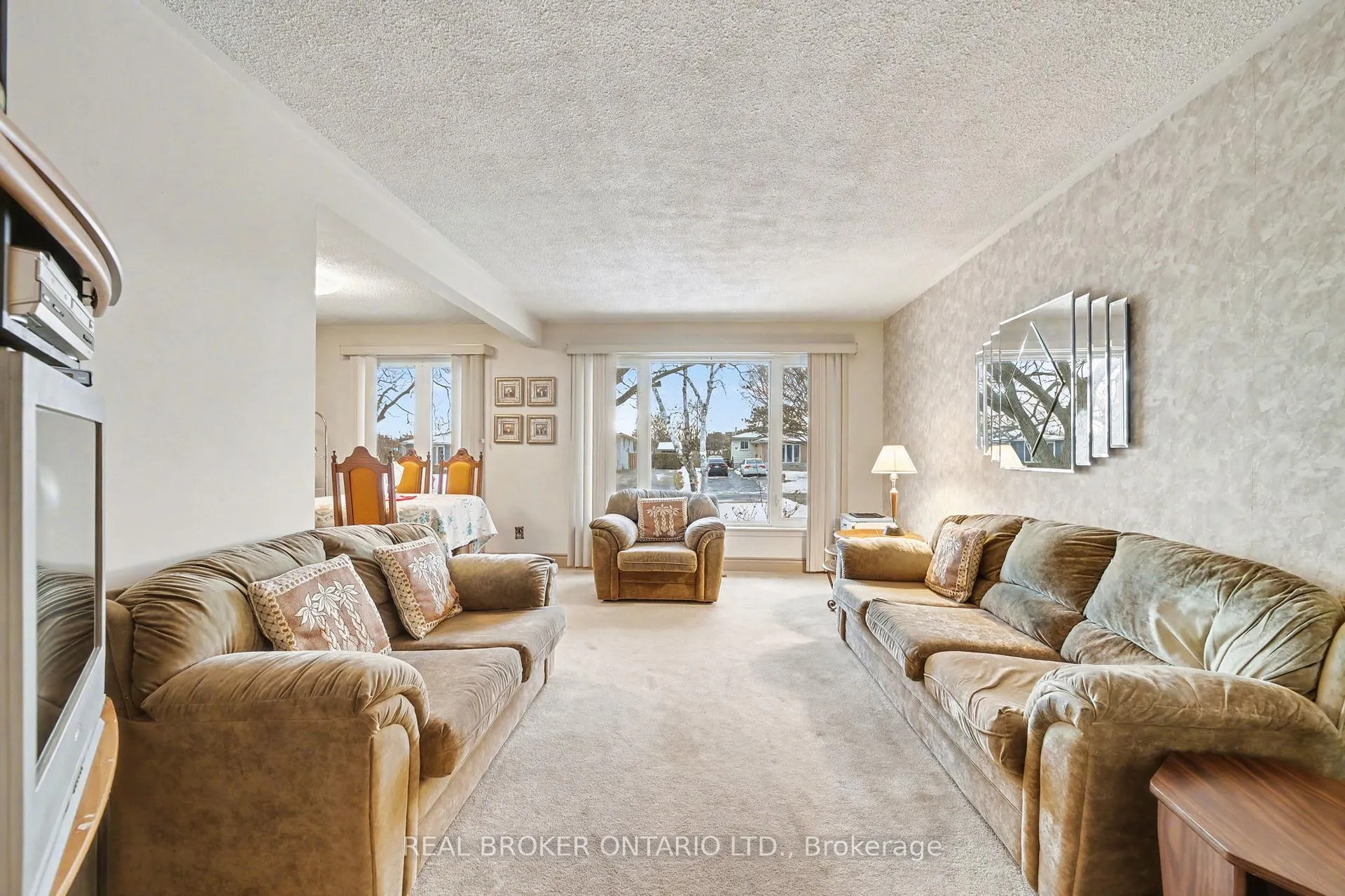 Photo 4 of 40 Flavian Crescent, Brampton, Southgate — HOMEH