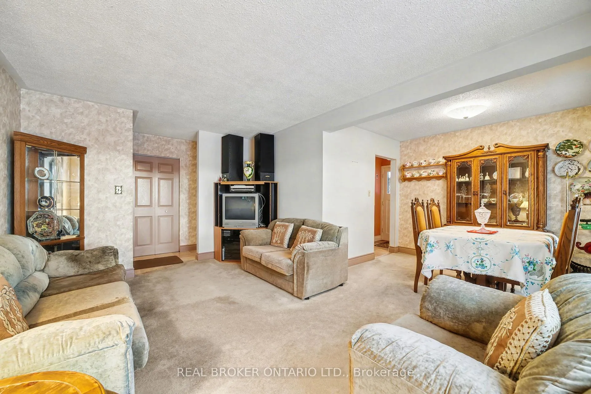 Photo 6 of 40 Flavian Crescent, Brampton, Southgate — HOMEH